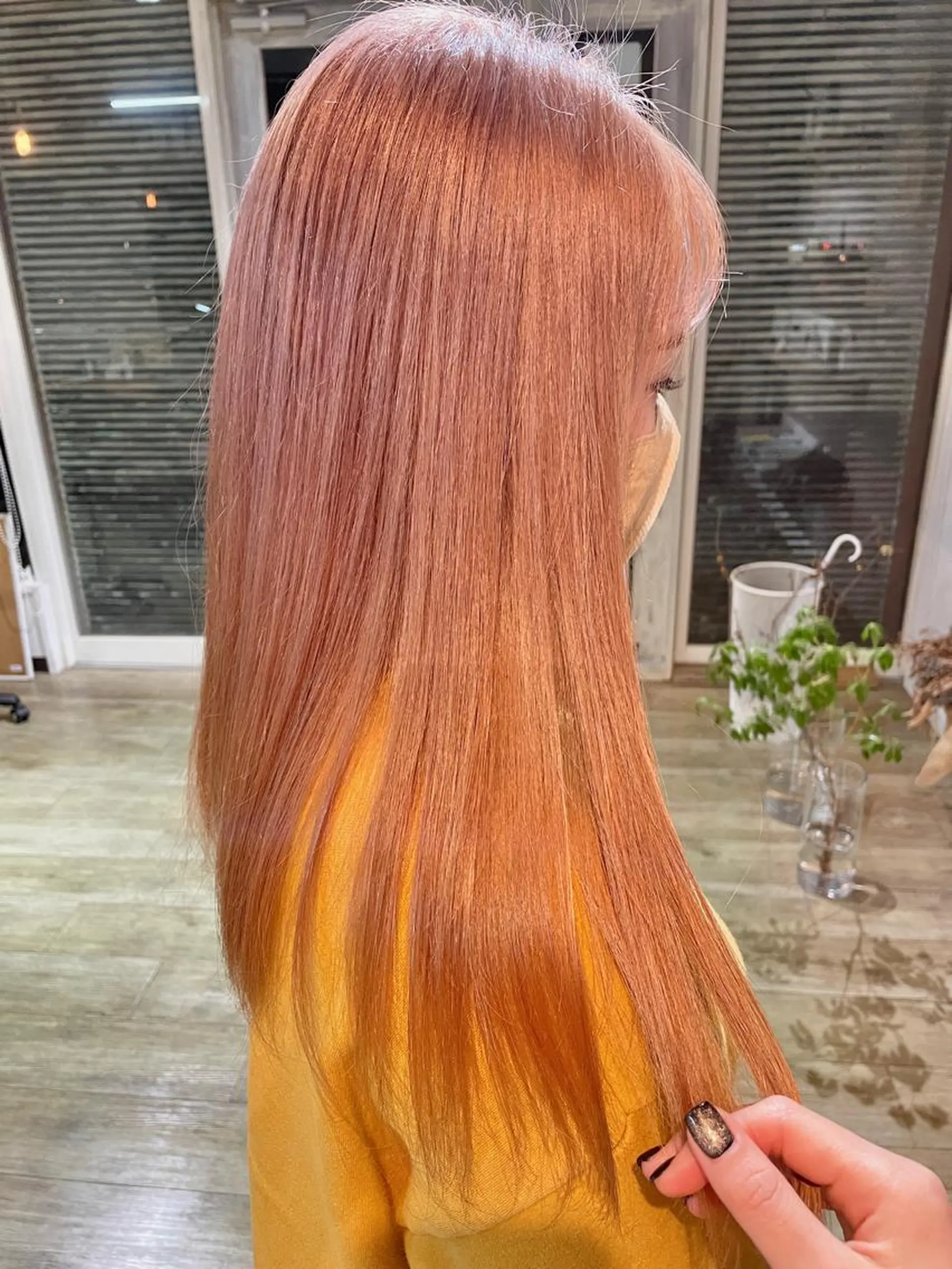 ロング カラー ブリーチ OLTI所属・カジ エリナのヘアスタイル