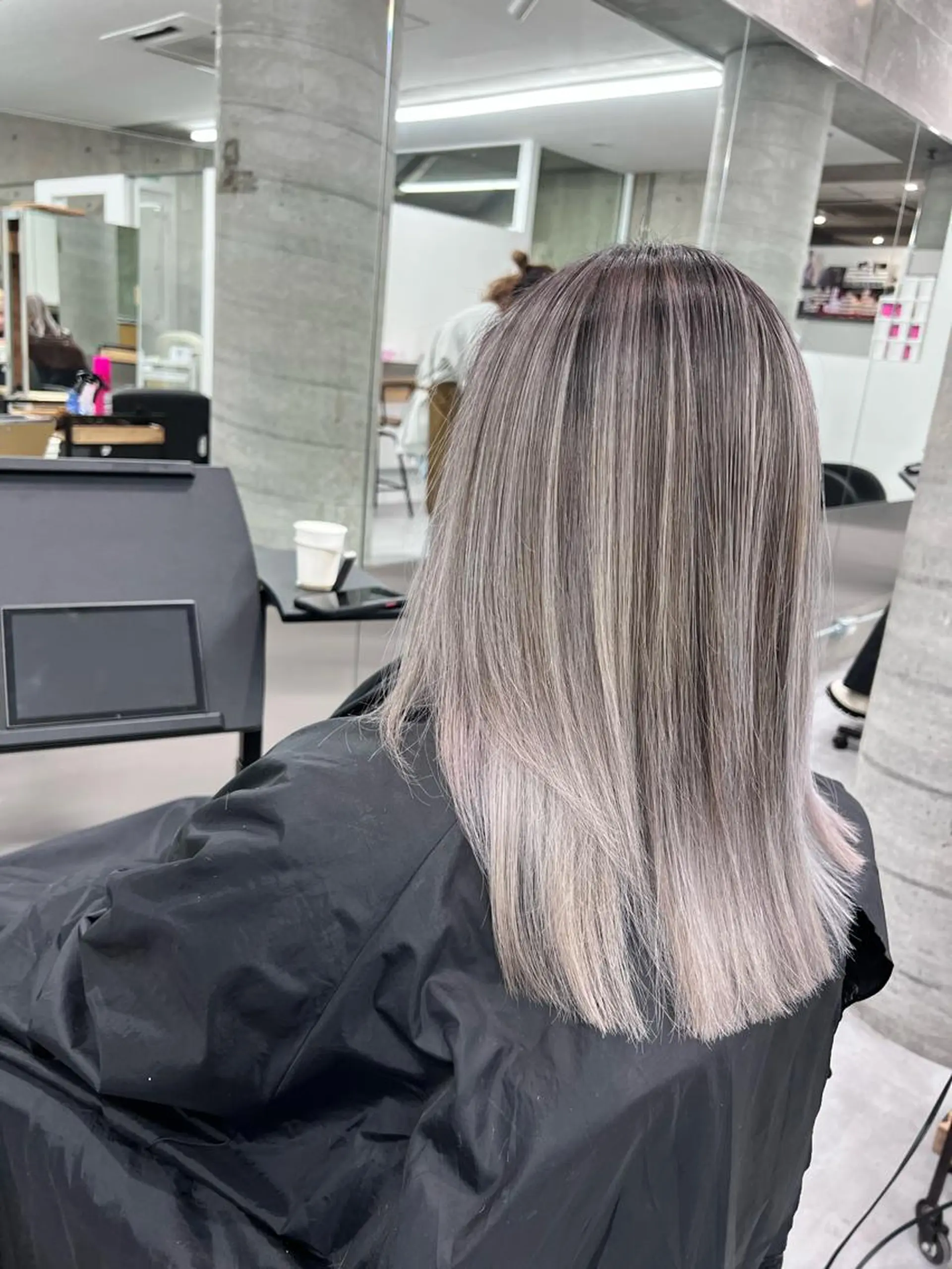 セミロング カラー バレイヤージュ ピンクカラー レイヤーカット ヘアカラー トリートメント 艶髪✨ブリーチ職人 井手正康のヘアスタイル