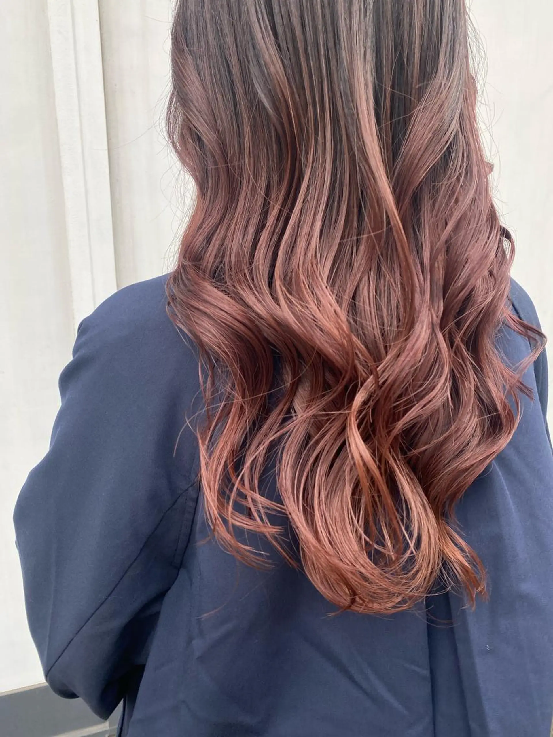 ロング W所属・小林 朋花のヘアスタイル