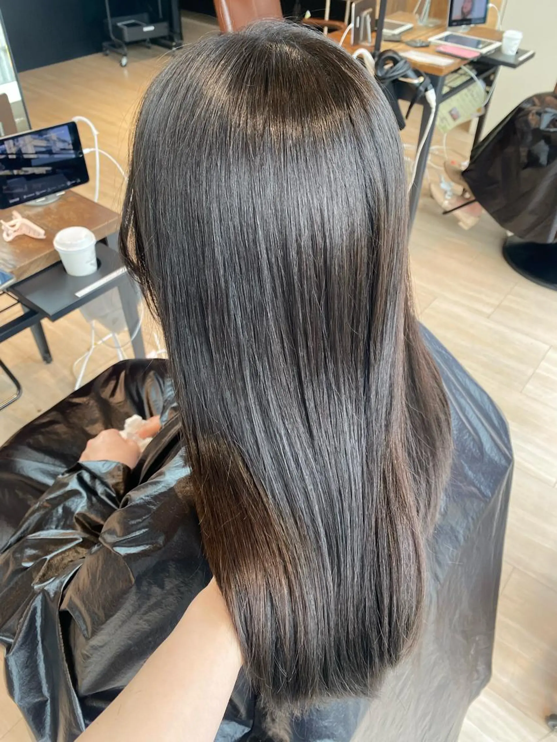 ロング カラー アッシュ 透明感カラー グレージュ くびれヘア 韓国風ヘア ヘアカラー トリートメント 🍼顔周りカット/ レイヤー/小川華奈のヘアスタイル