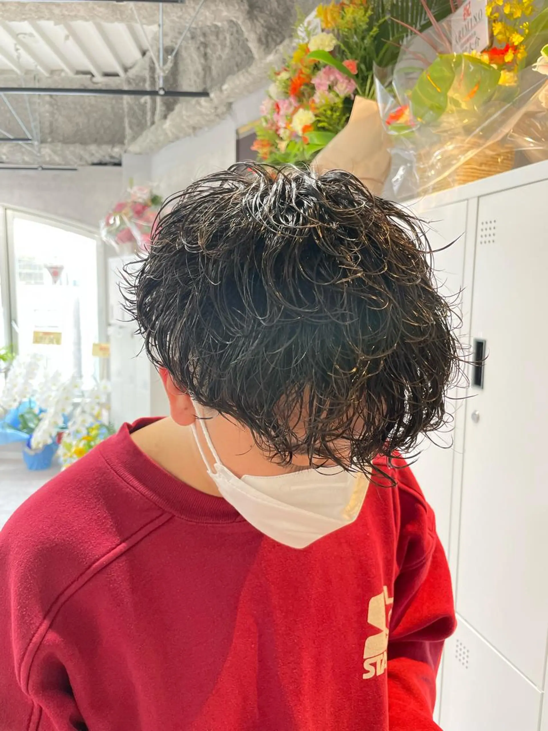 ミディアム パーマ メンズ マッシュ レイヤー/艶カラー 🫧守利のヘアスタイル