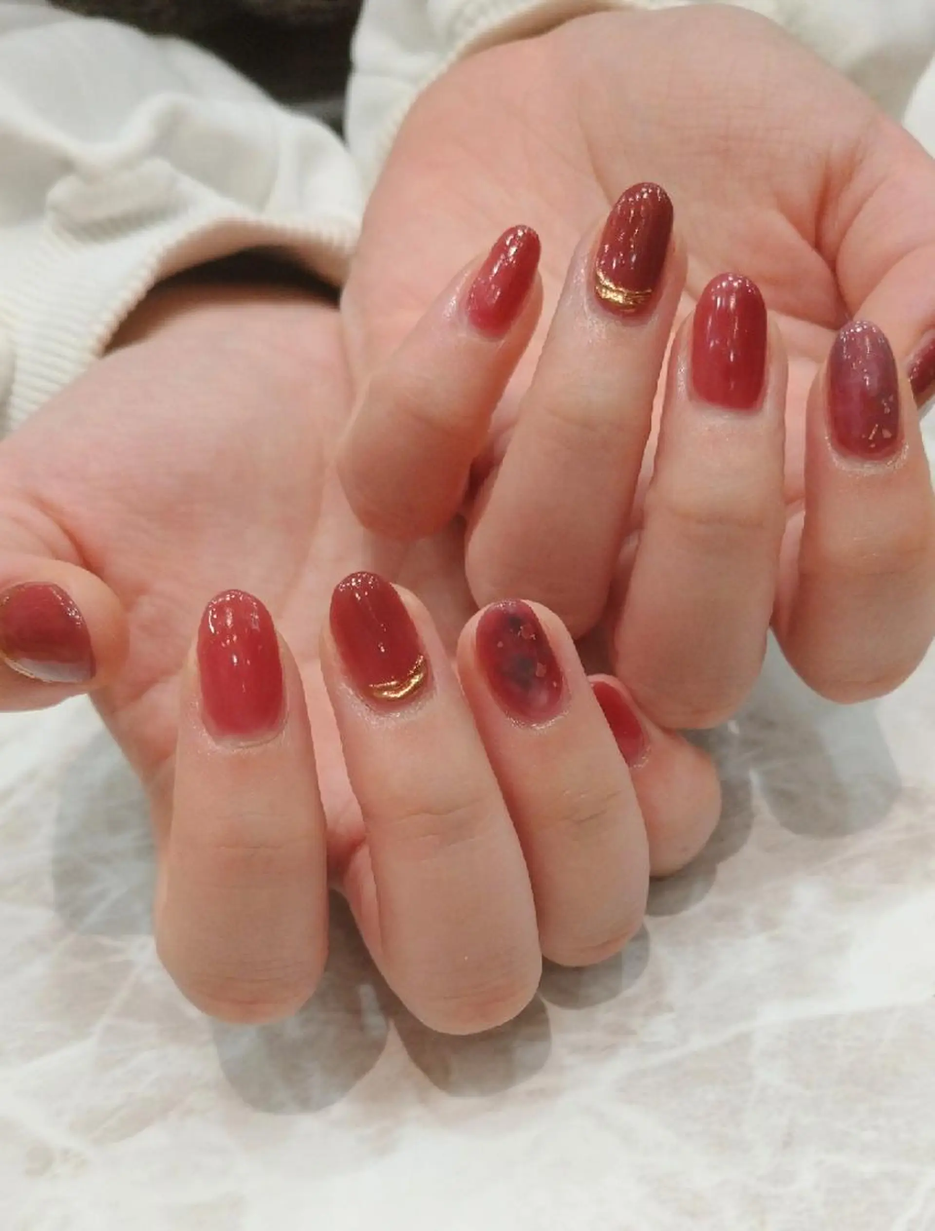 ネイル アートネイル ボルドー ジェルネイル ミラーネイル ニュアンスネイル ハンドネイル 會田 瑠衣のネイルデザイン