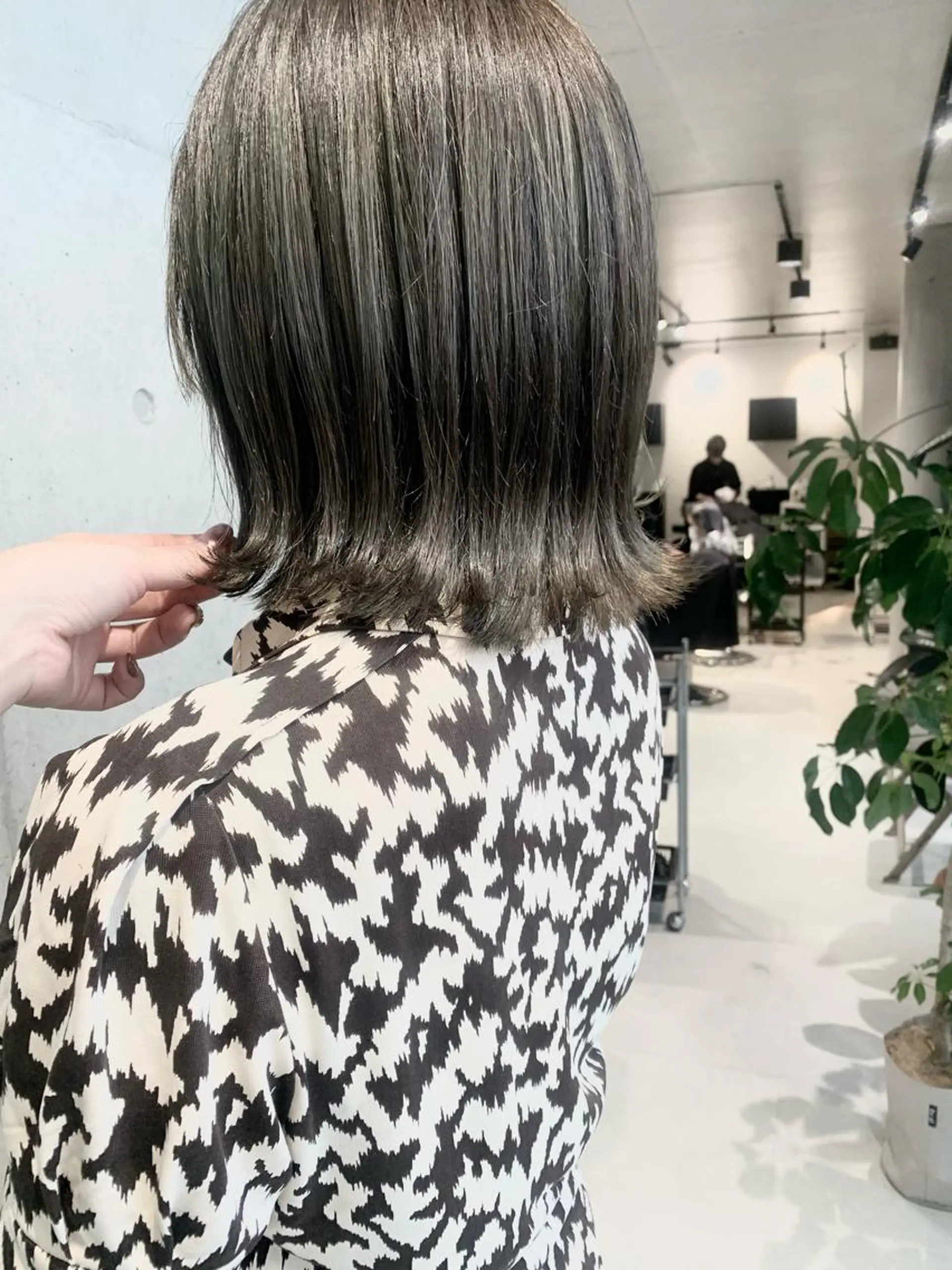 ミディアム カラー カット ヘアカラー トリートメント ヘッドスパ 透明感/オリーブ/ グレージュ/YUKAのヘアスタイル