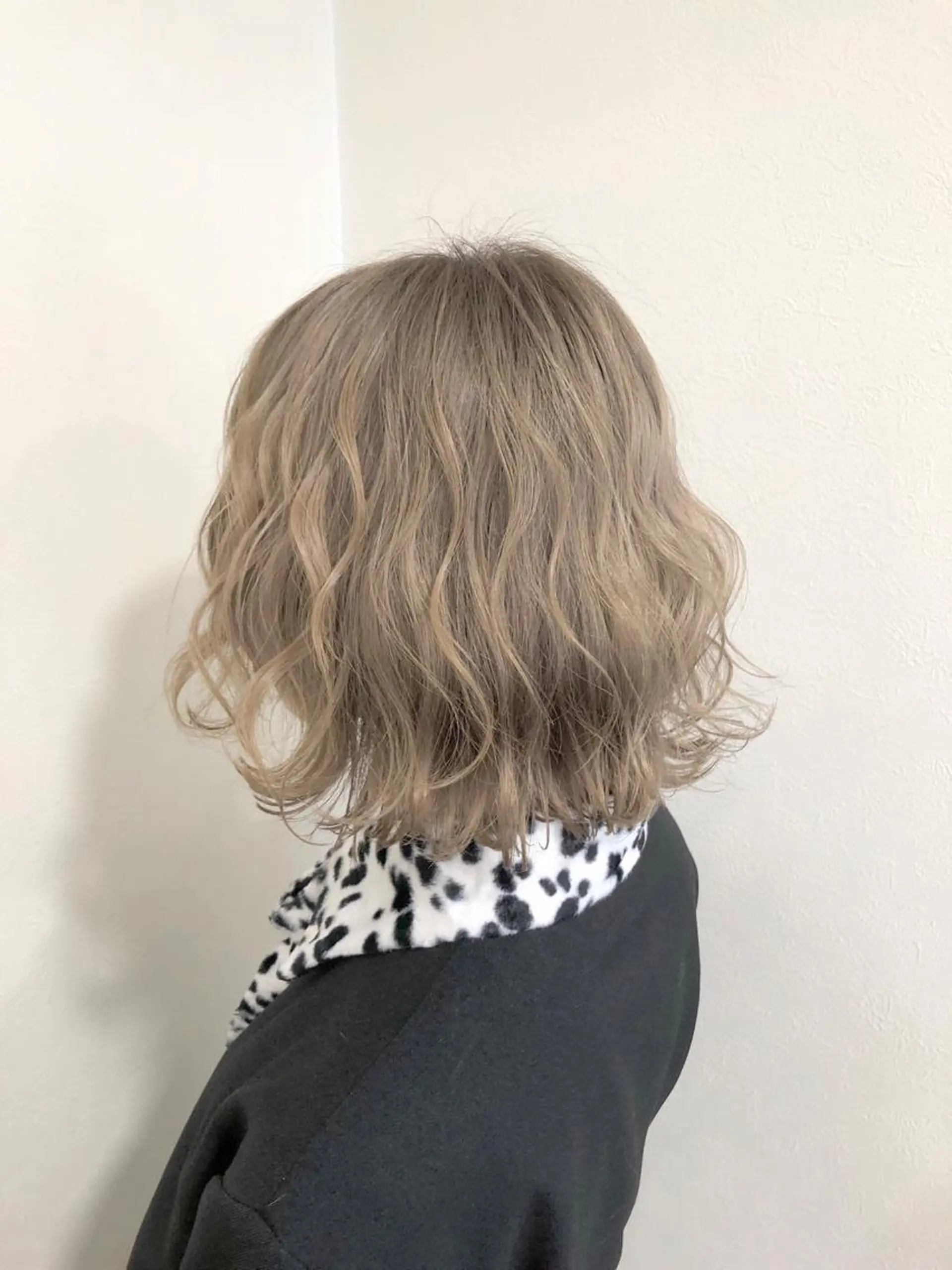 ショート カラー 工藤 綾華のヘアスタイル