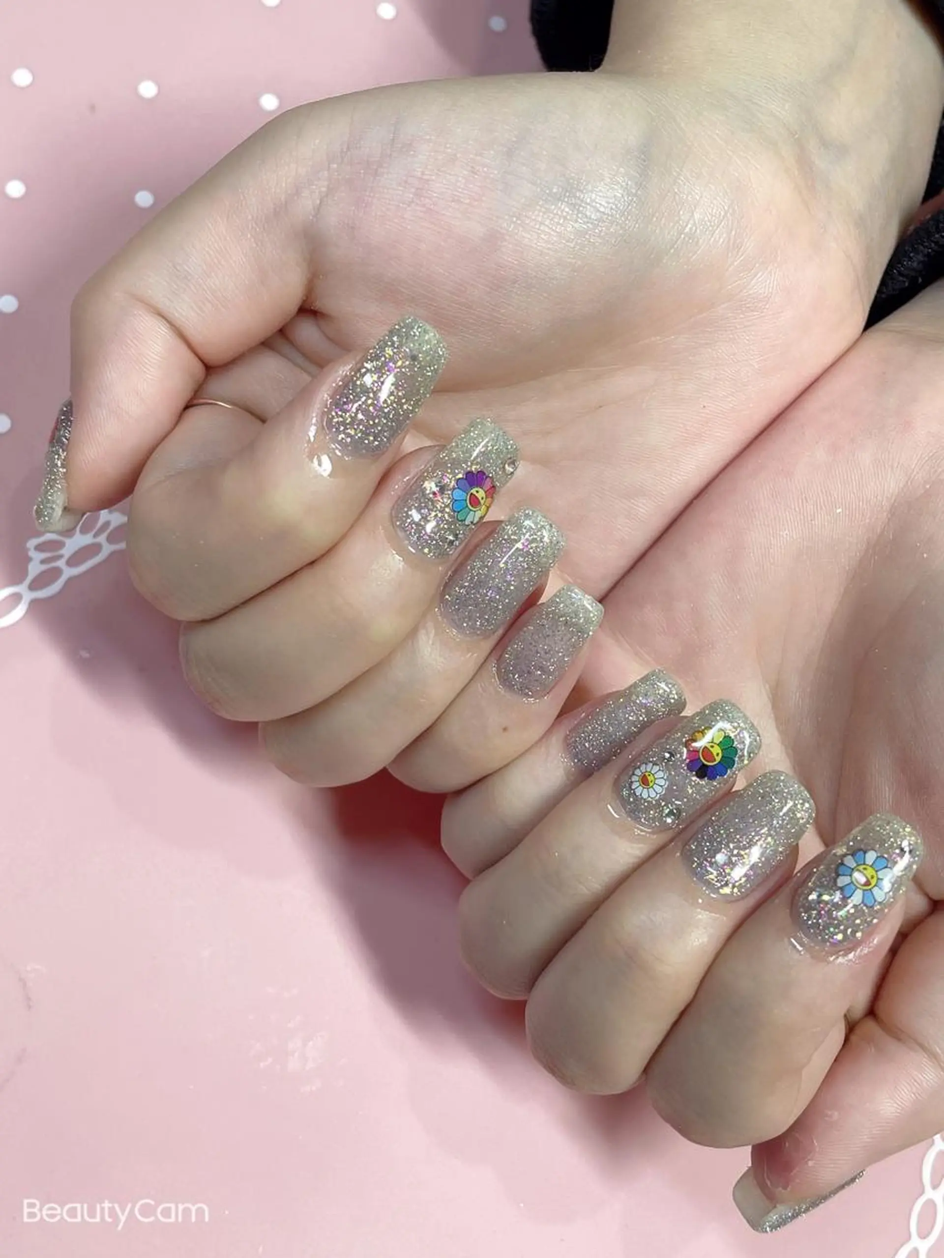 ミディアム ネイル フラッシュネイル 《LB》ラブリエ Nail&eyeのマツエク・マツパデザイン