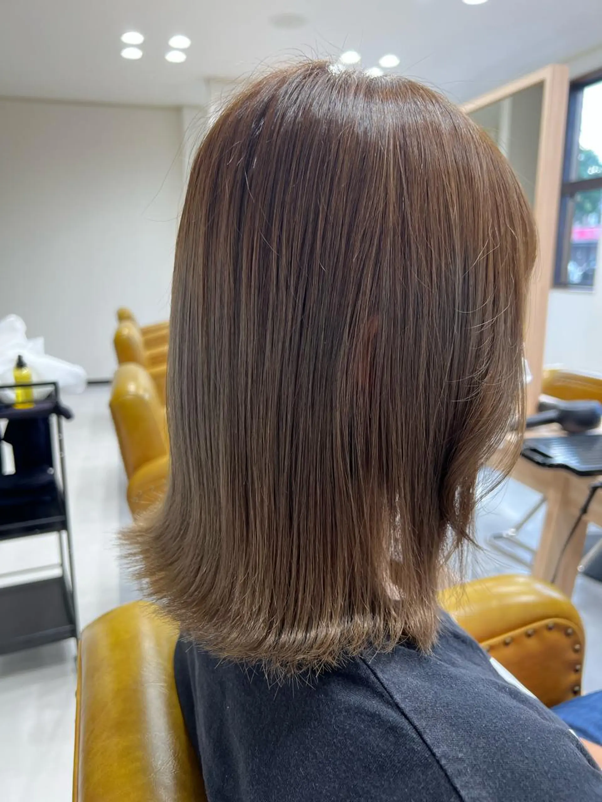 ミディアム カラー 切りっぱなしボブ ブリーチ ケアブリーチ ハイトーンカラー ボブ 松本 菜那のヘアスタイル