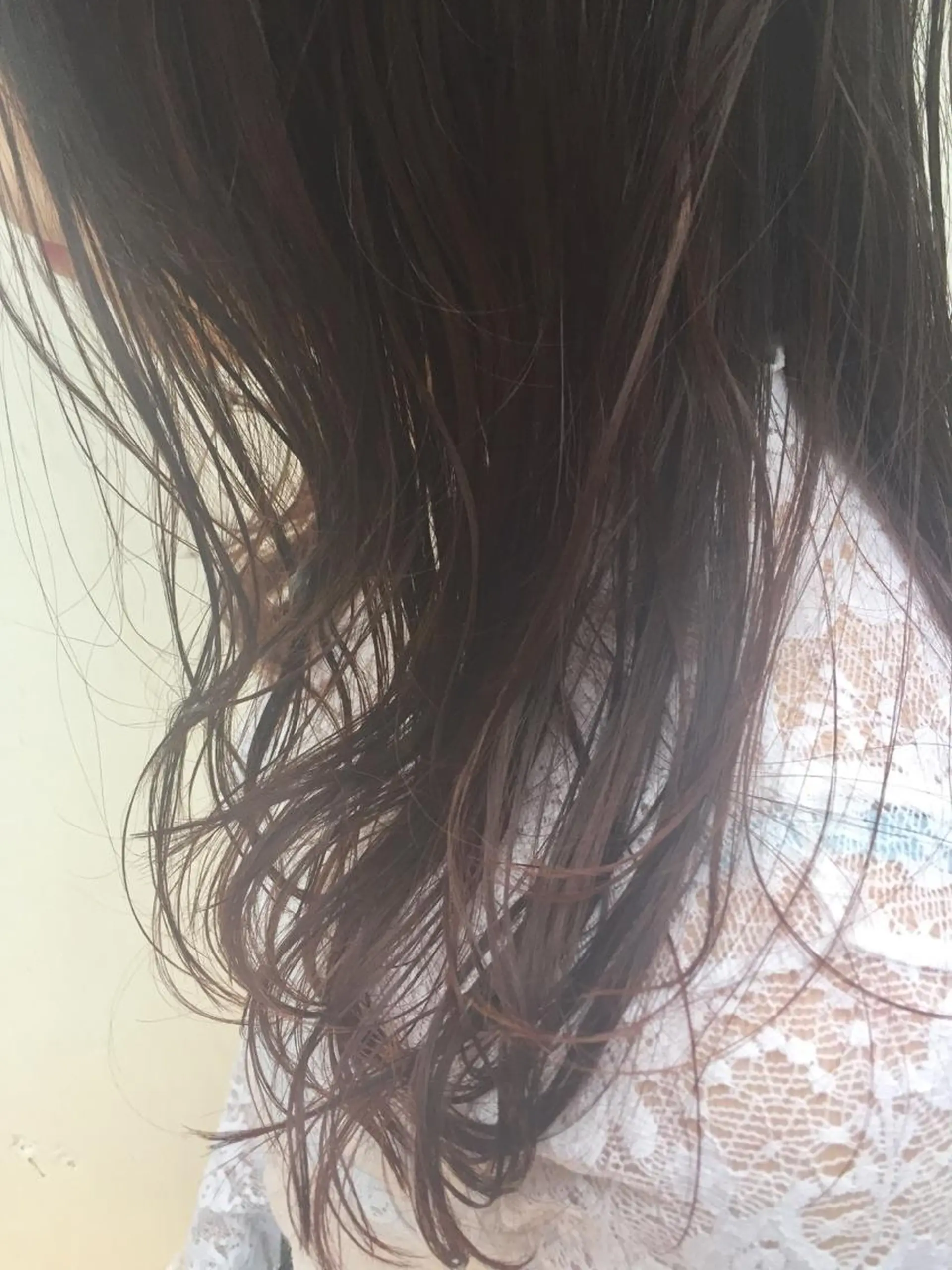 ロング カラー 透明感カラー グレージュ イルミナカラー ニシオカ タクヤのヘアスタイル