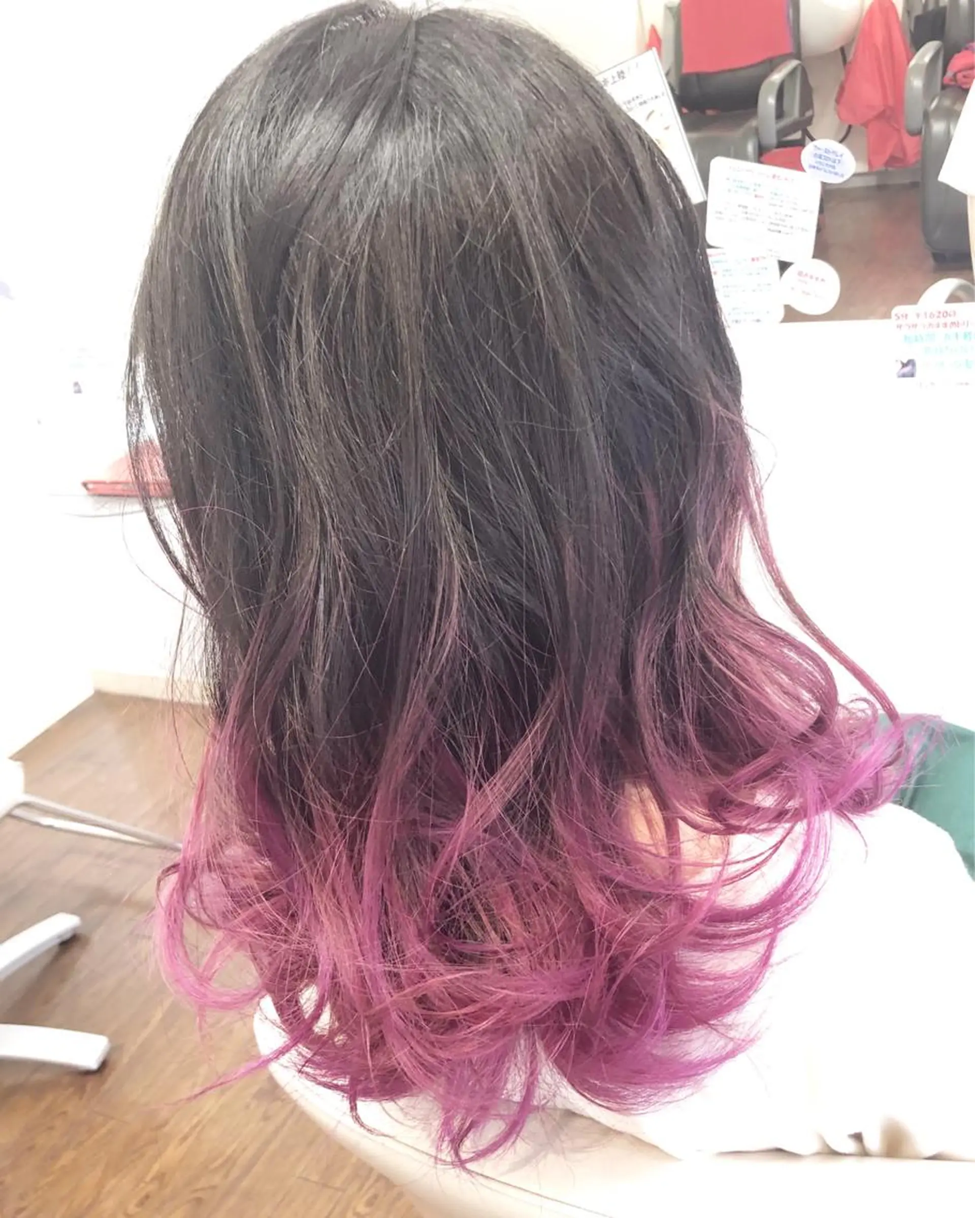 ミディアム パープルカラー ヘアカラー GLAD 萩原のヘアスタイル