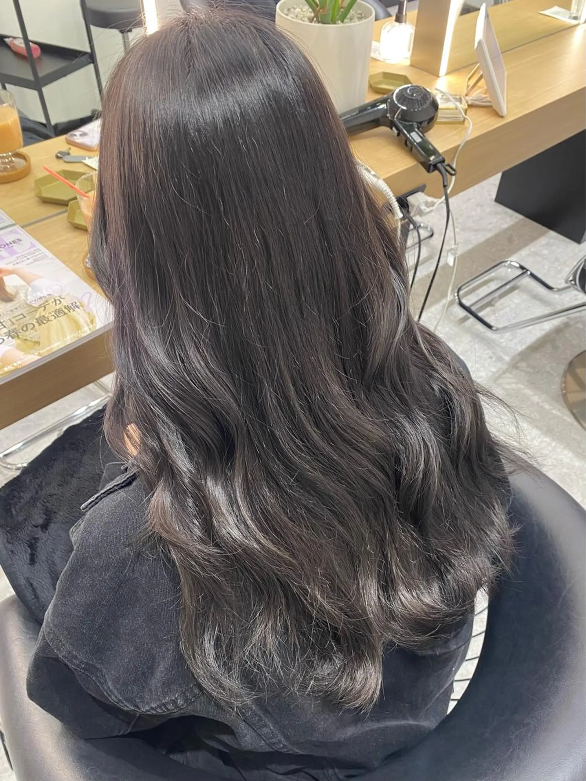 ロング Misaki ║ツヤカラーのヘアスタイル