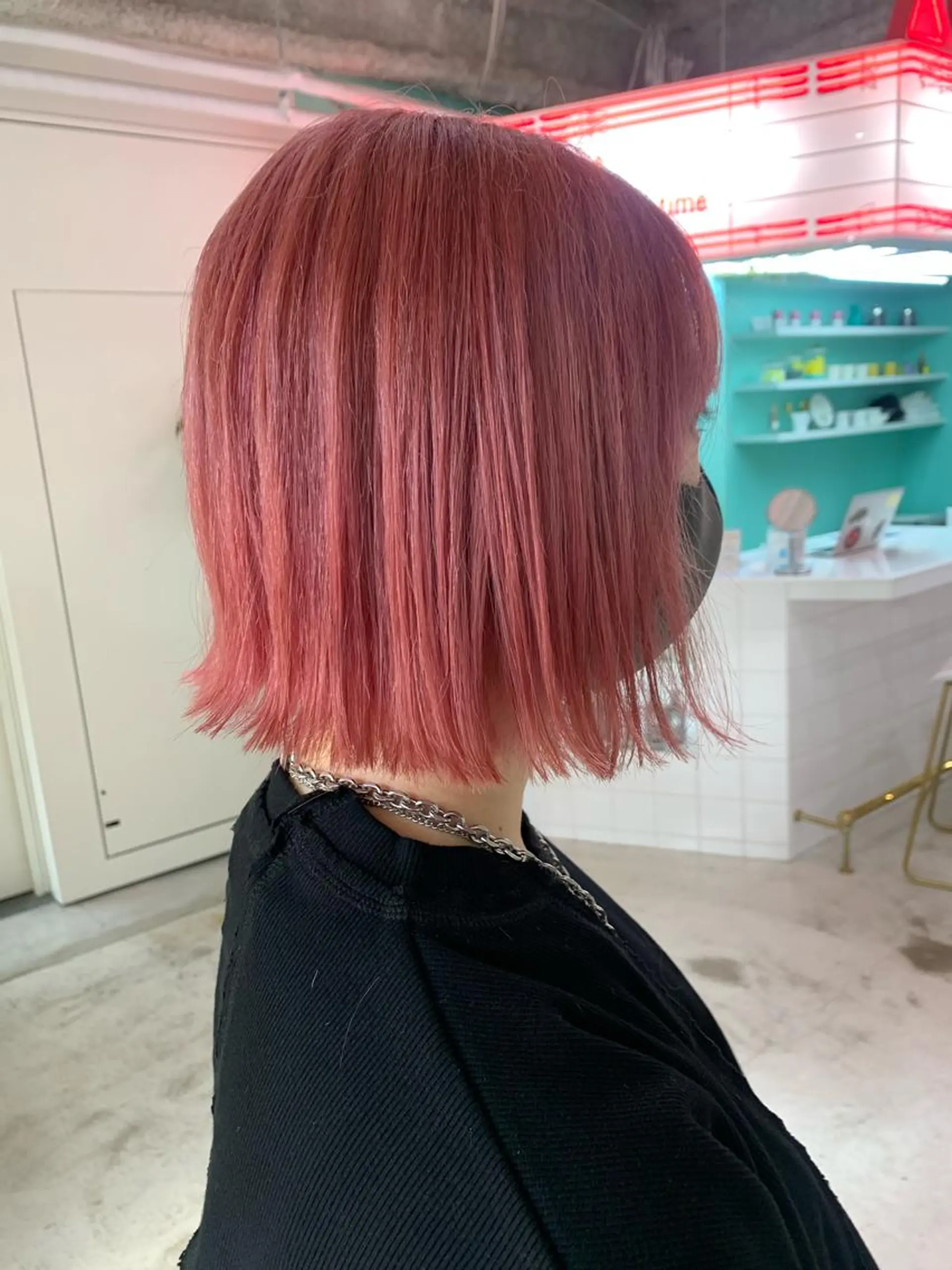 ショート 🧨ブリーチー×ボブ レイヤー💎じゅえるのヘアスタイル