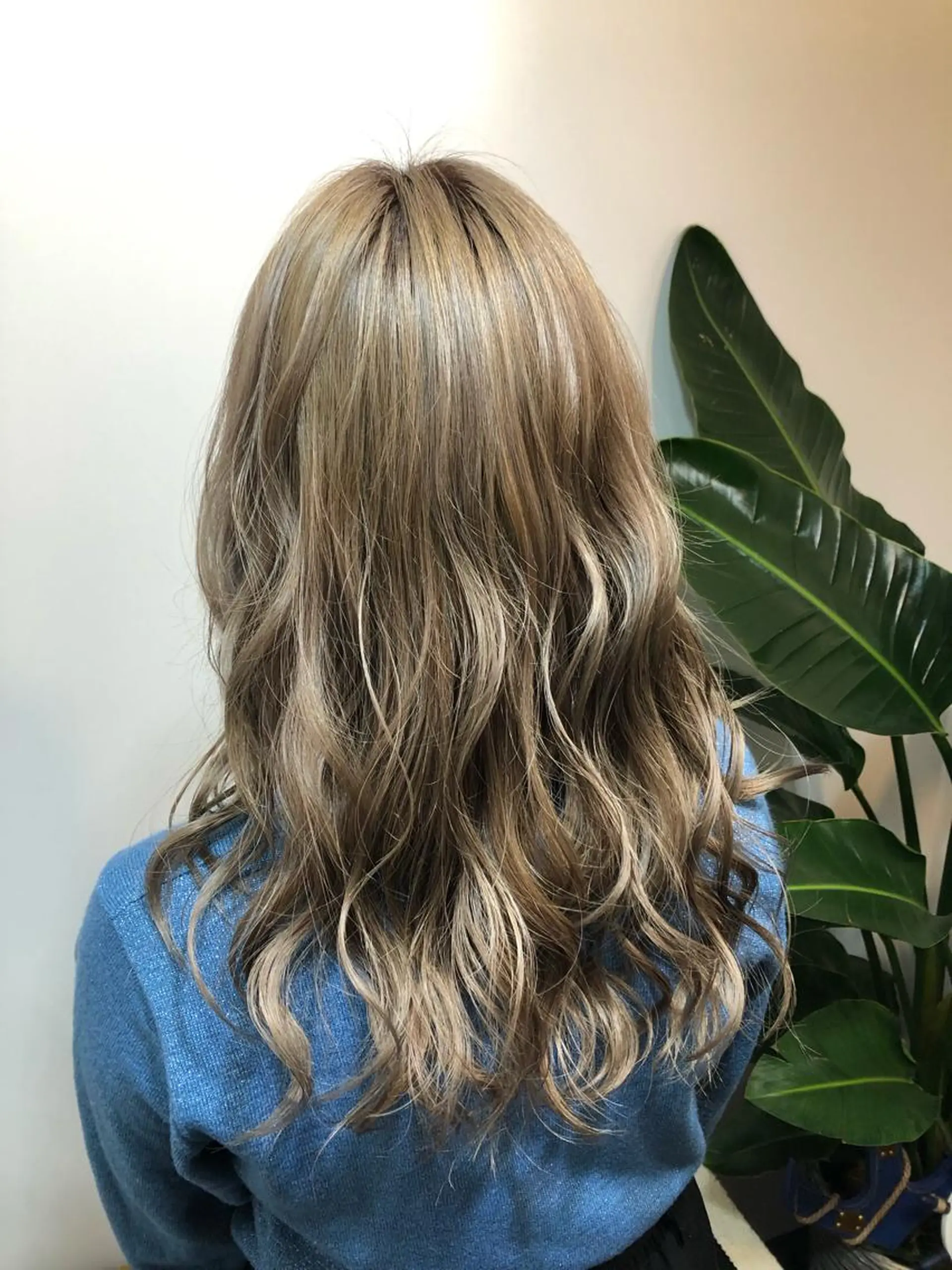 ロング カラー ベージュカラー ミルクティーベージュ 女性リピ90%🍨 🩷佐藤みずきのヘアスタイル