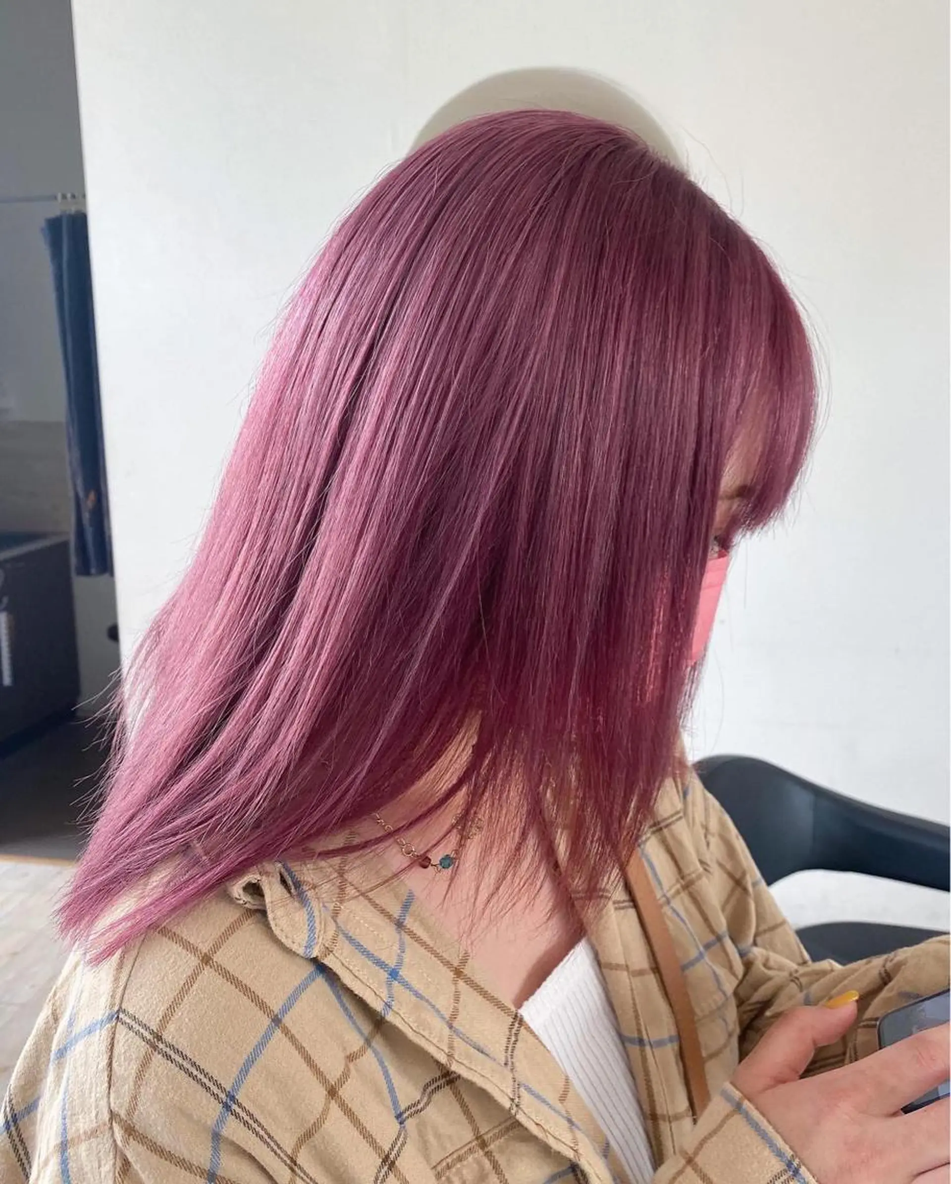 ミディアム カラー カシス ピンクカラー カット ヘアカラー トリートメント 鈴木/ミルクティー/ ブリーチ/ボブ/のヘアスタイル