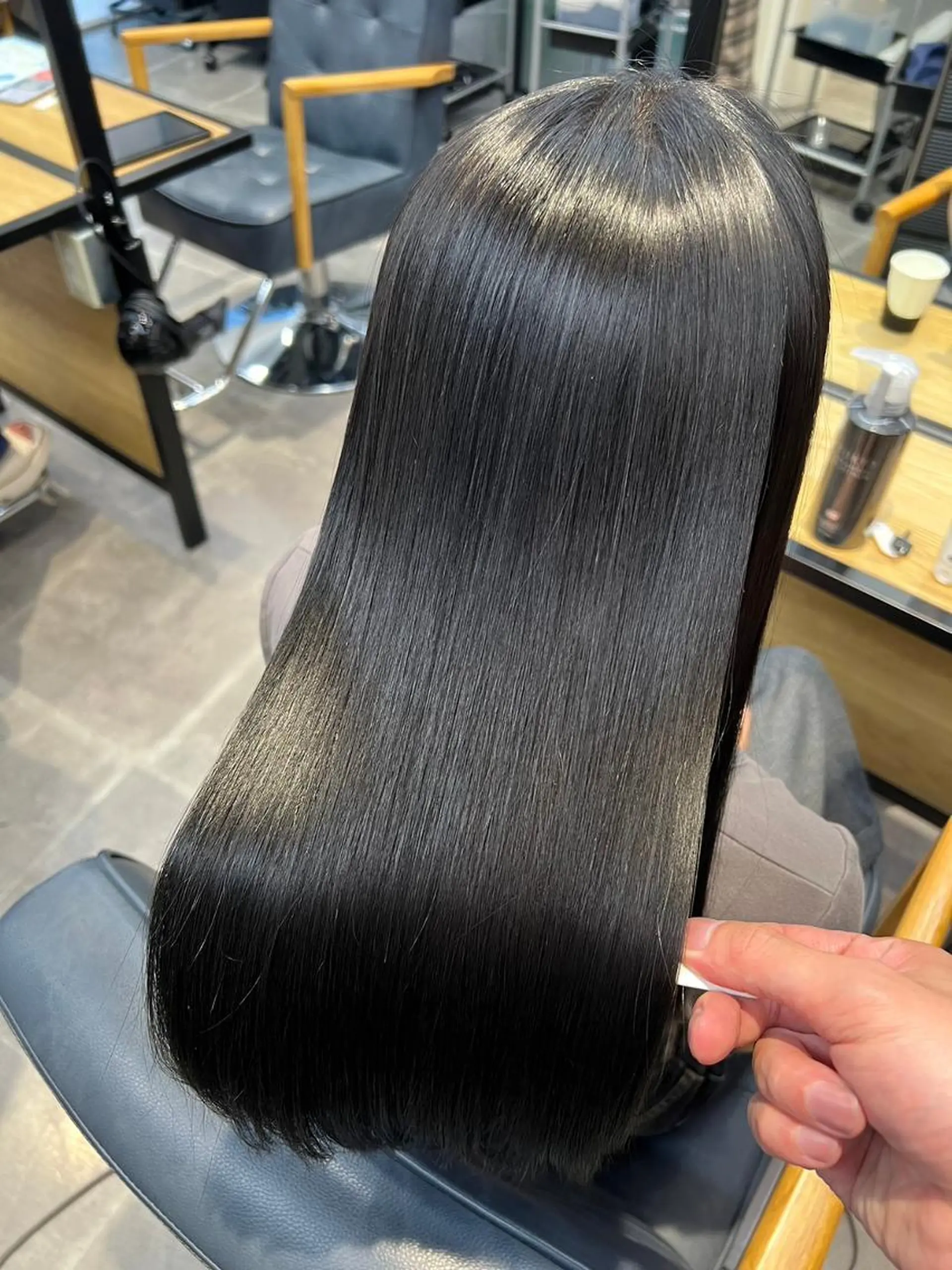 セミロング カラー パーマ ヘアアレンジ セミロングパーマ ベージュカラー ブリーチ ケアカラー イヤリングカラー カット トリートメント ヘッドスパ ヘアケア特化型サロン newi 京橋のヘアスタイル