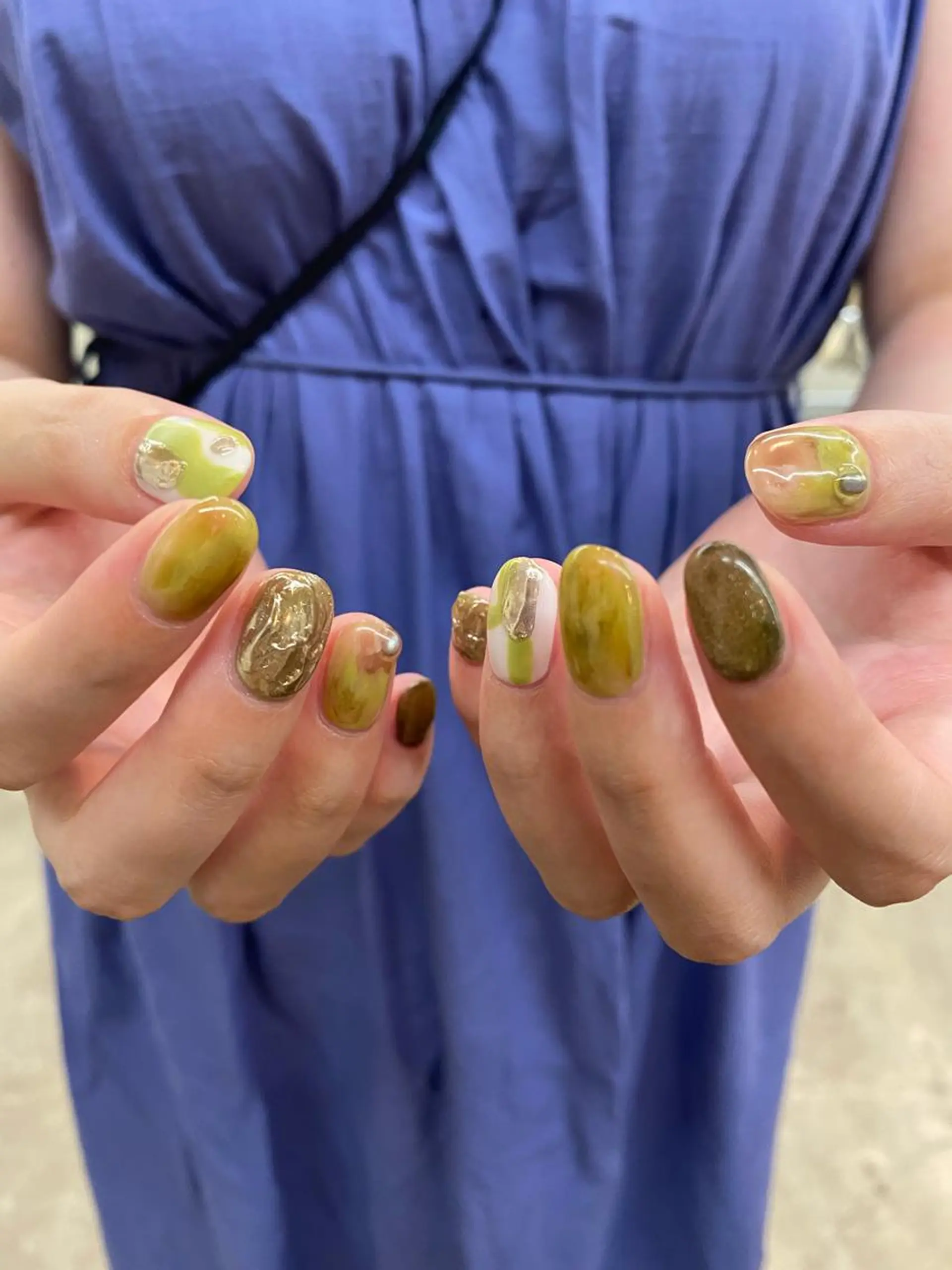 ネイル グリーン ハンドネイル nable.所属・栗林 実莉のネイルデザイン