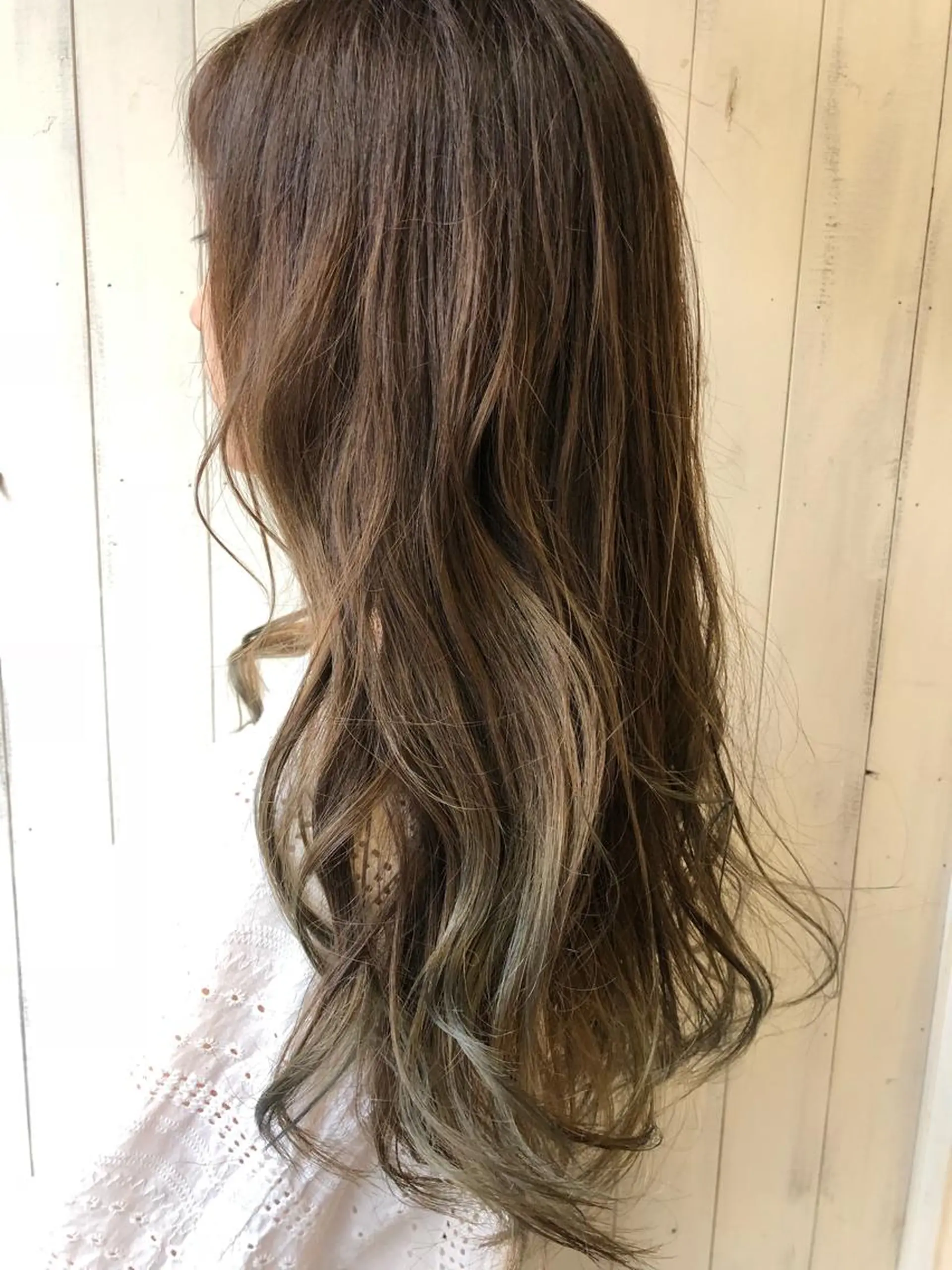 ロング カラー ヘアアレンジ アッシュ アッシュグレー バレイヤージュ レイヤーカット カット ヘアカラー トリートメント 久保 敏之のヘアスタイル