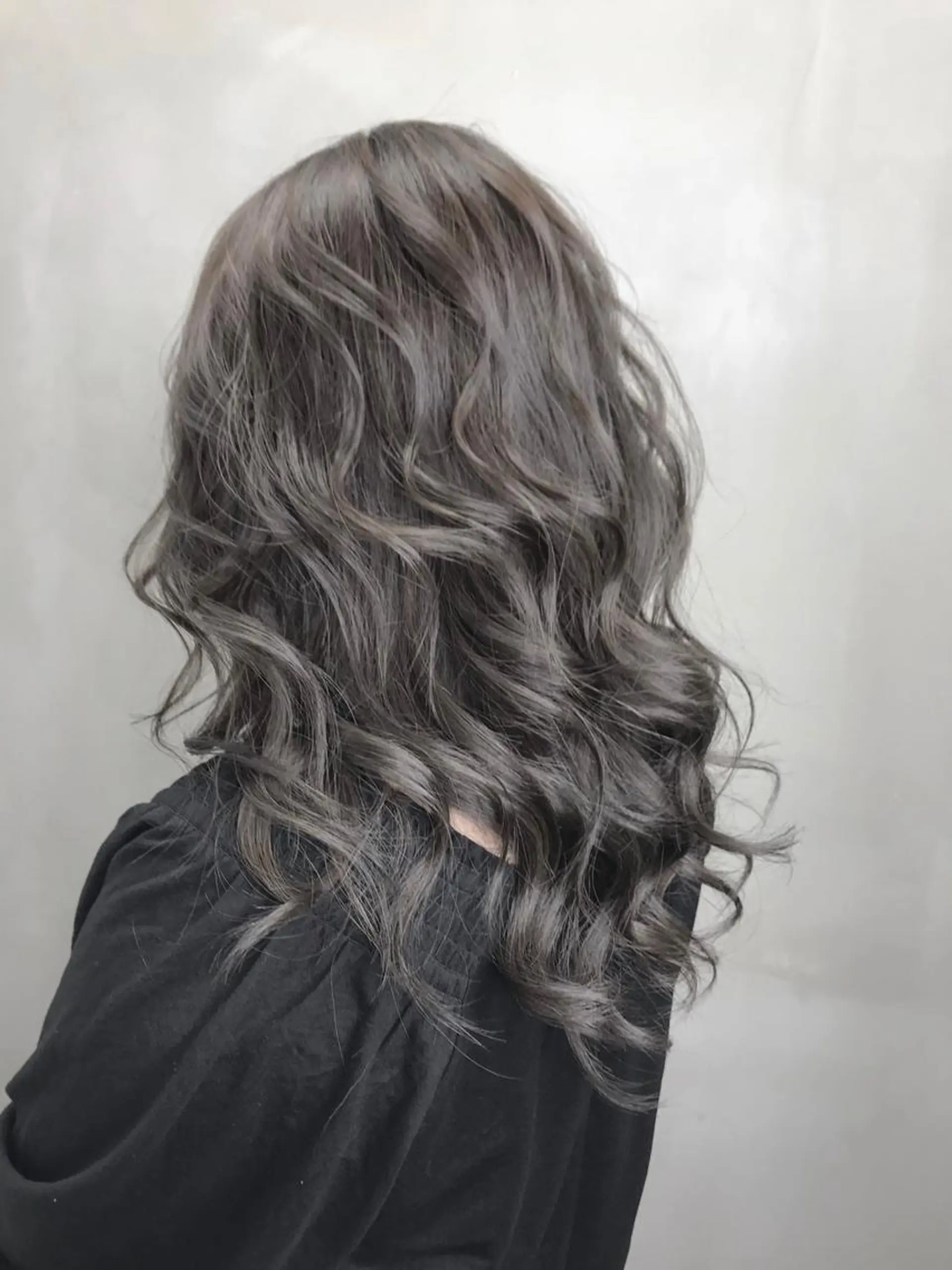 セミロング カラー グレージュ eclair.髪質改善&トリートメント所属・【艶髪、透明感】西村 有司のヘアスタイル