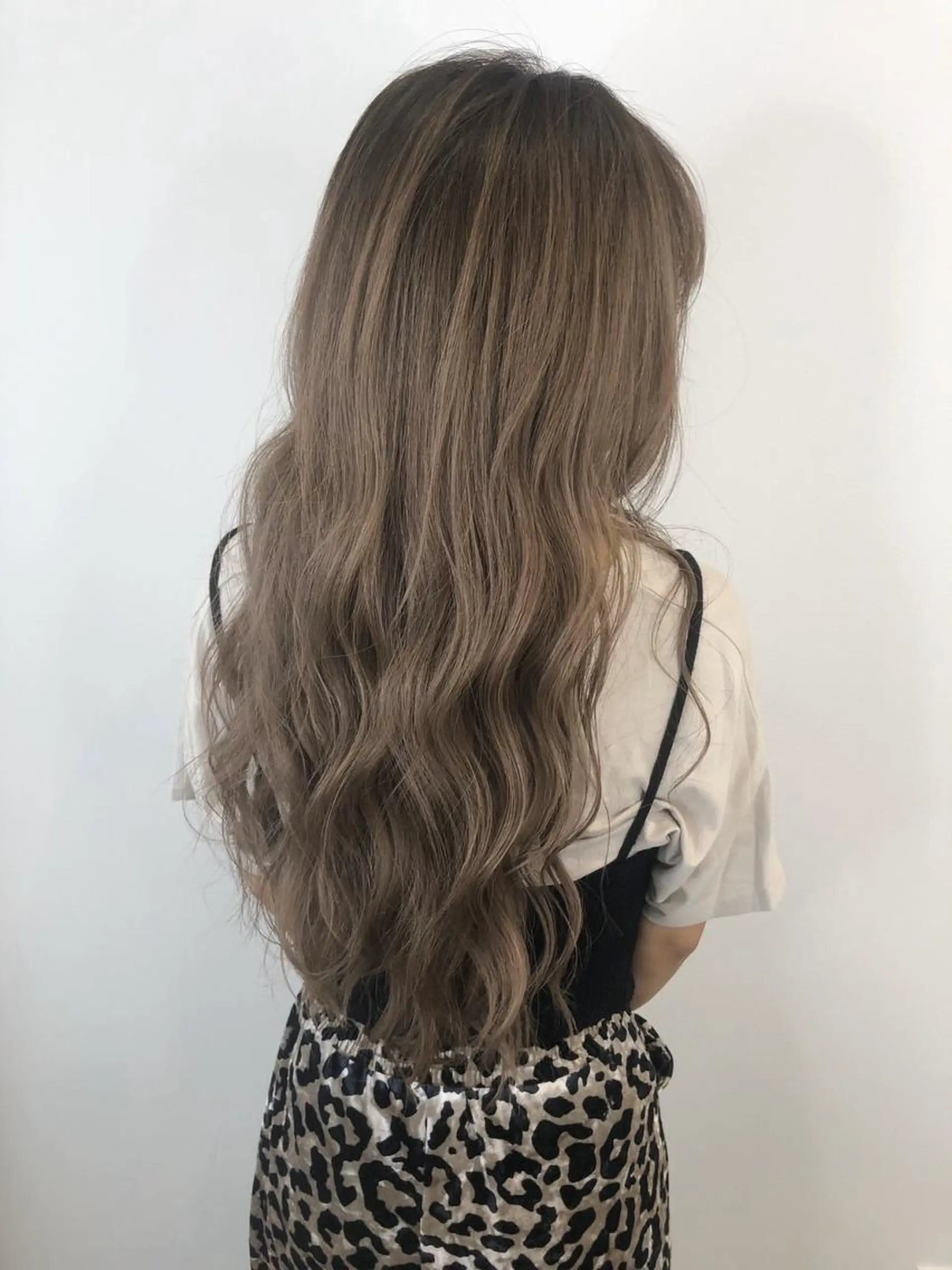 カラー 濱川 佳奈のヘアスタイル