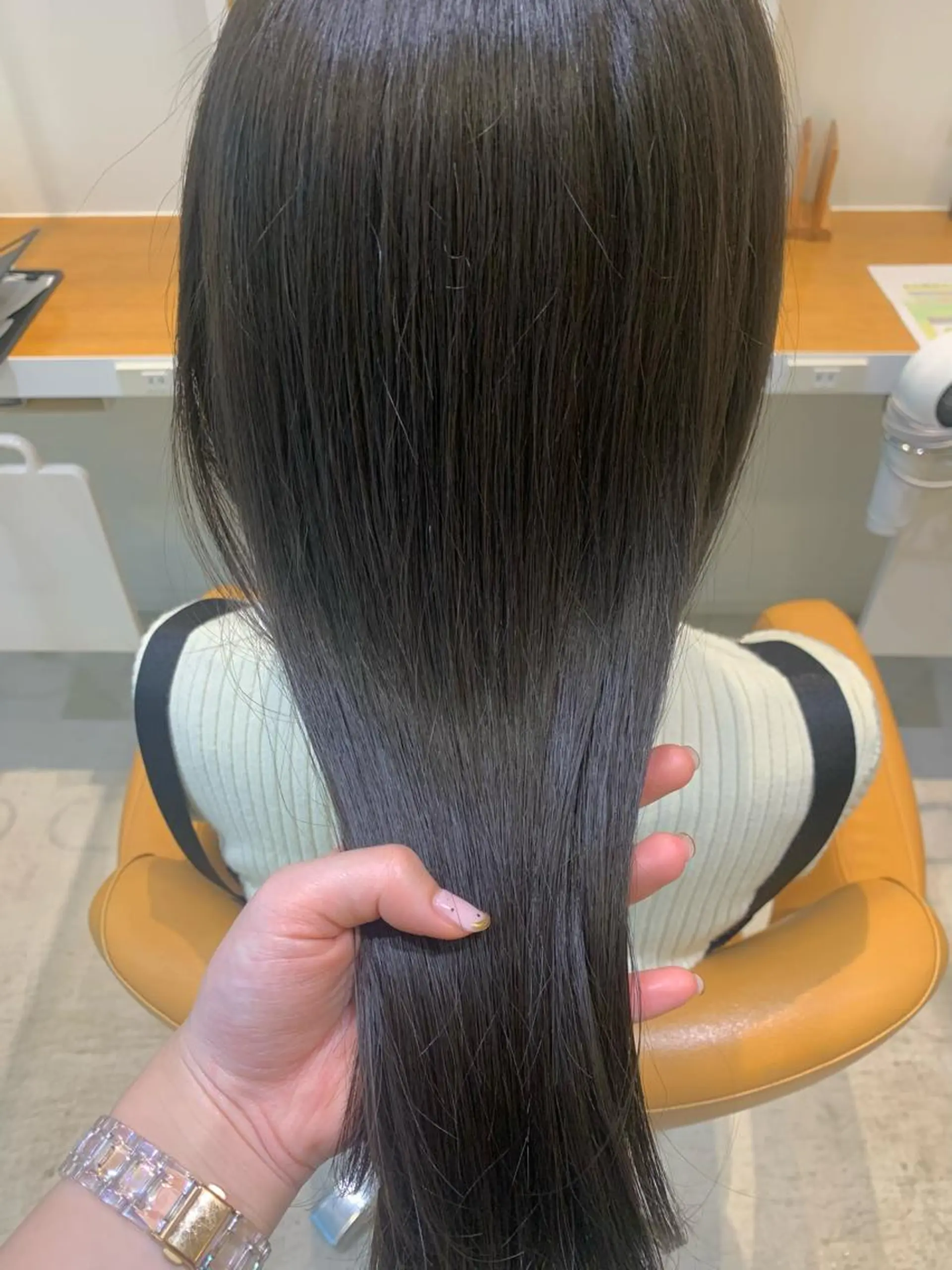 ロング 吉田 愛花のヘアスタイル