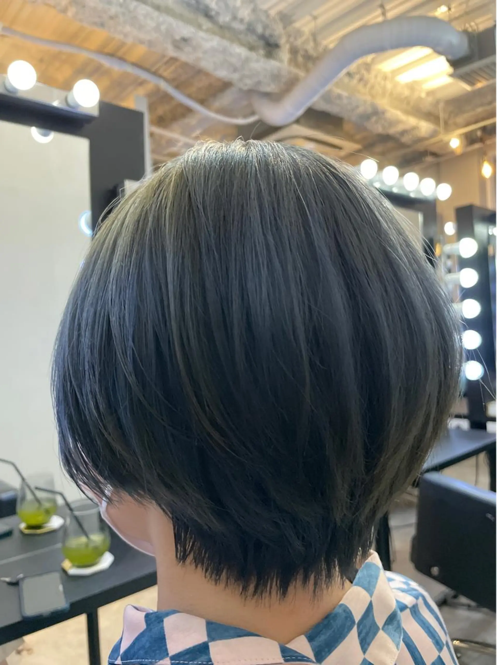 ショート カラー ブリーチ ブルーカラー ショートヘア カット ヘアカラー ブリーチなし透明感 タケザワミキのヘアスタイル