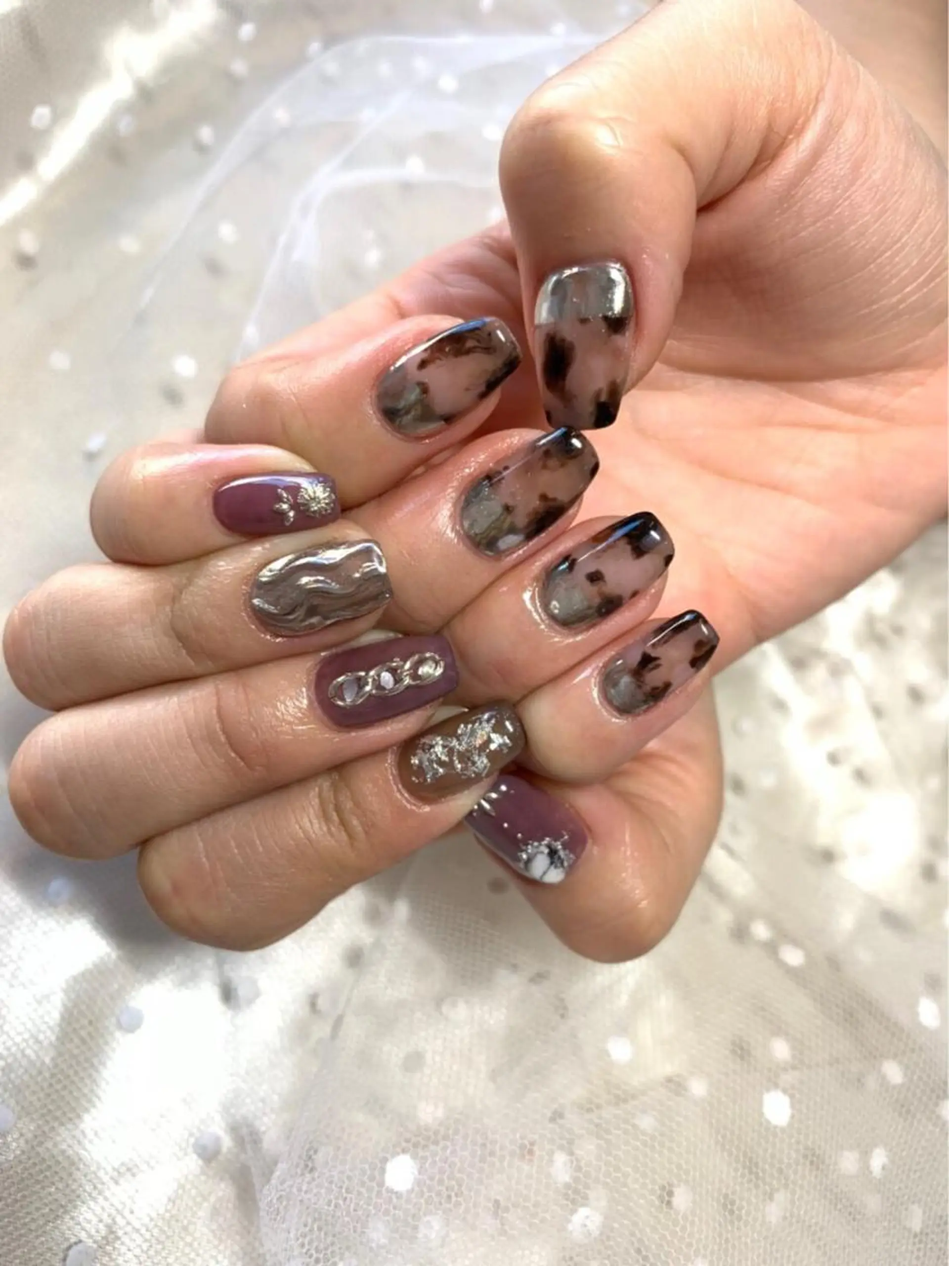 ネイル 指名支持率NO.1 スタイリストのヘアスタイル