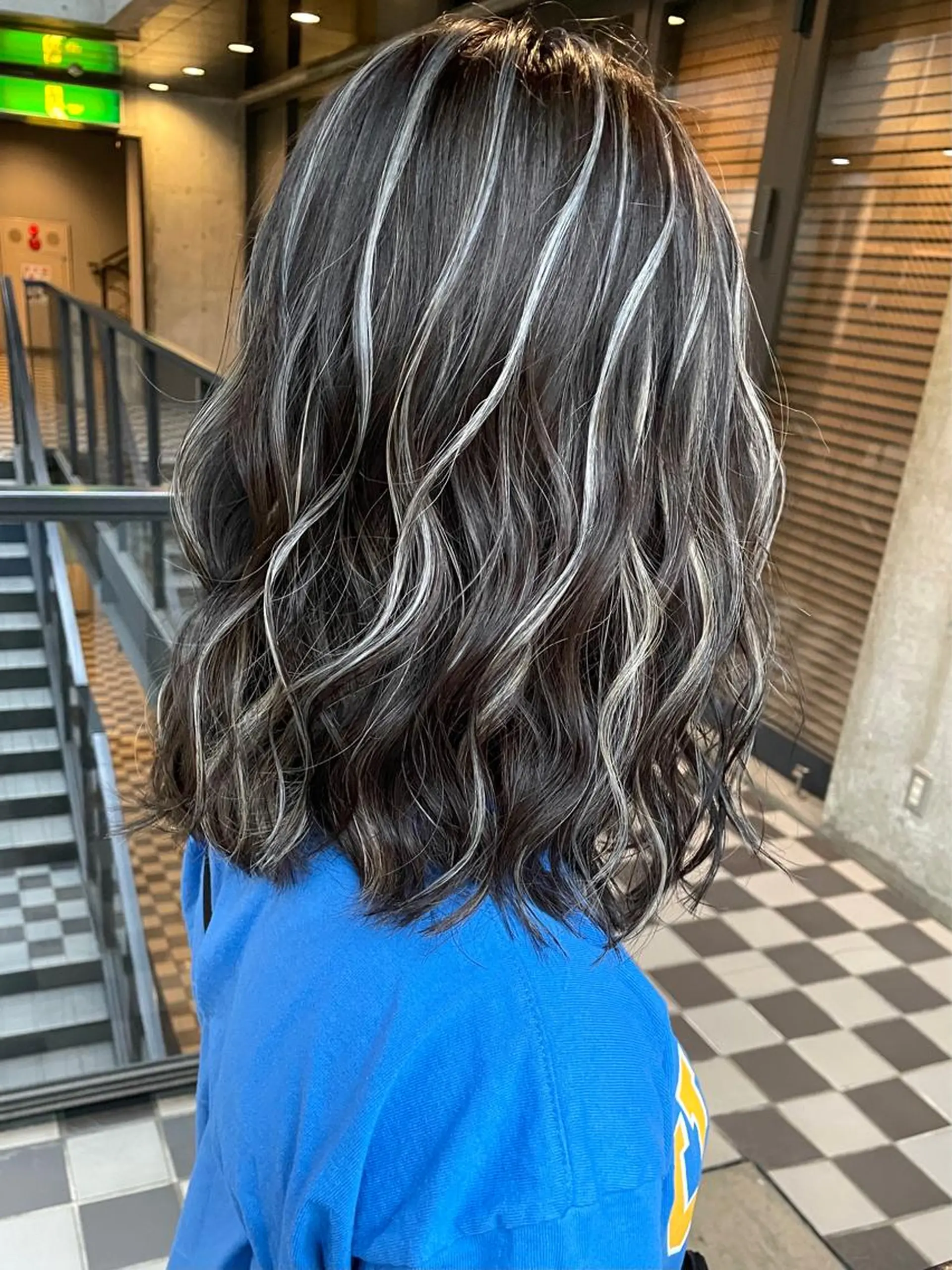 ミディアム SALOWIN  原宿ash所属・タナカ タクヤのヘアスタイル