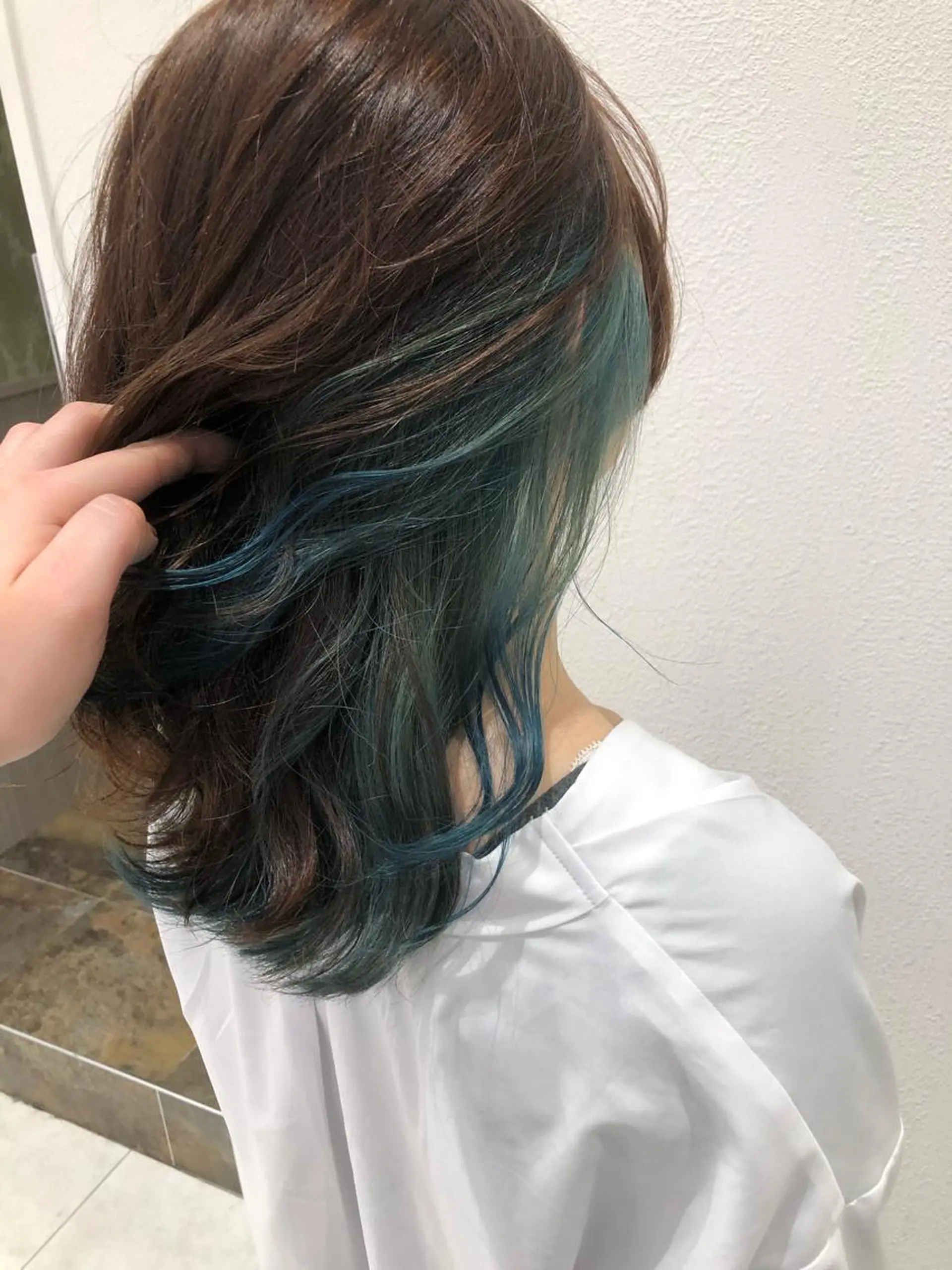 セミロング ヘアカラー 岸 保奈美のヘアスタイル