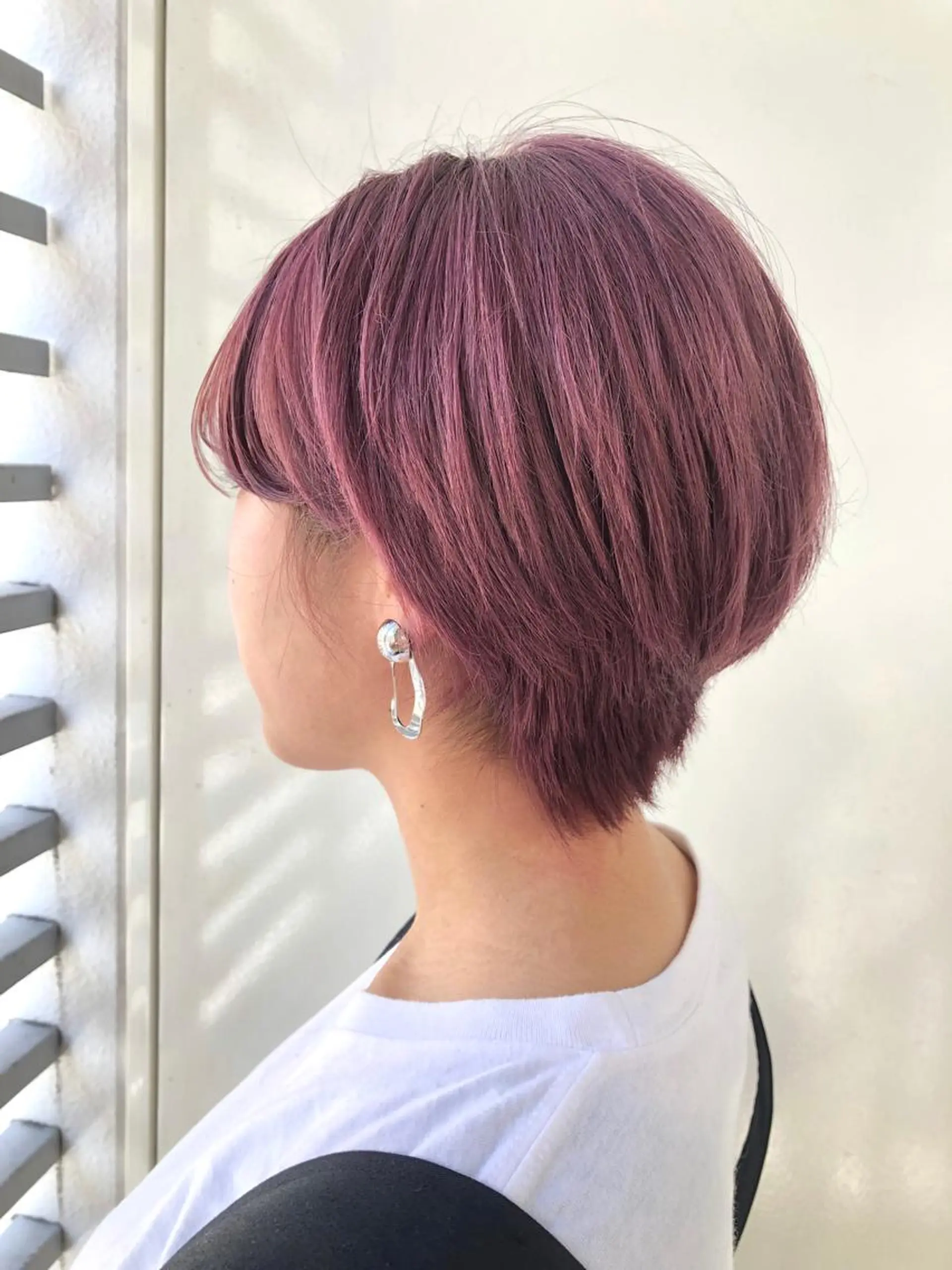 ショート カラー ANNA ／艶髪／ハイトーンのヘアスタイル