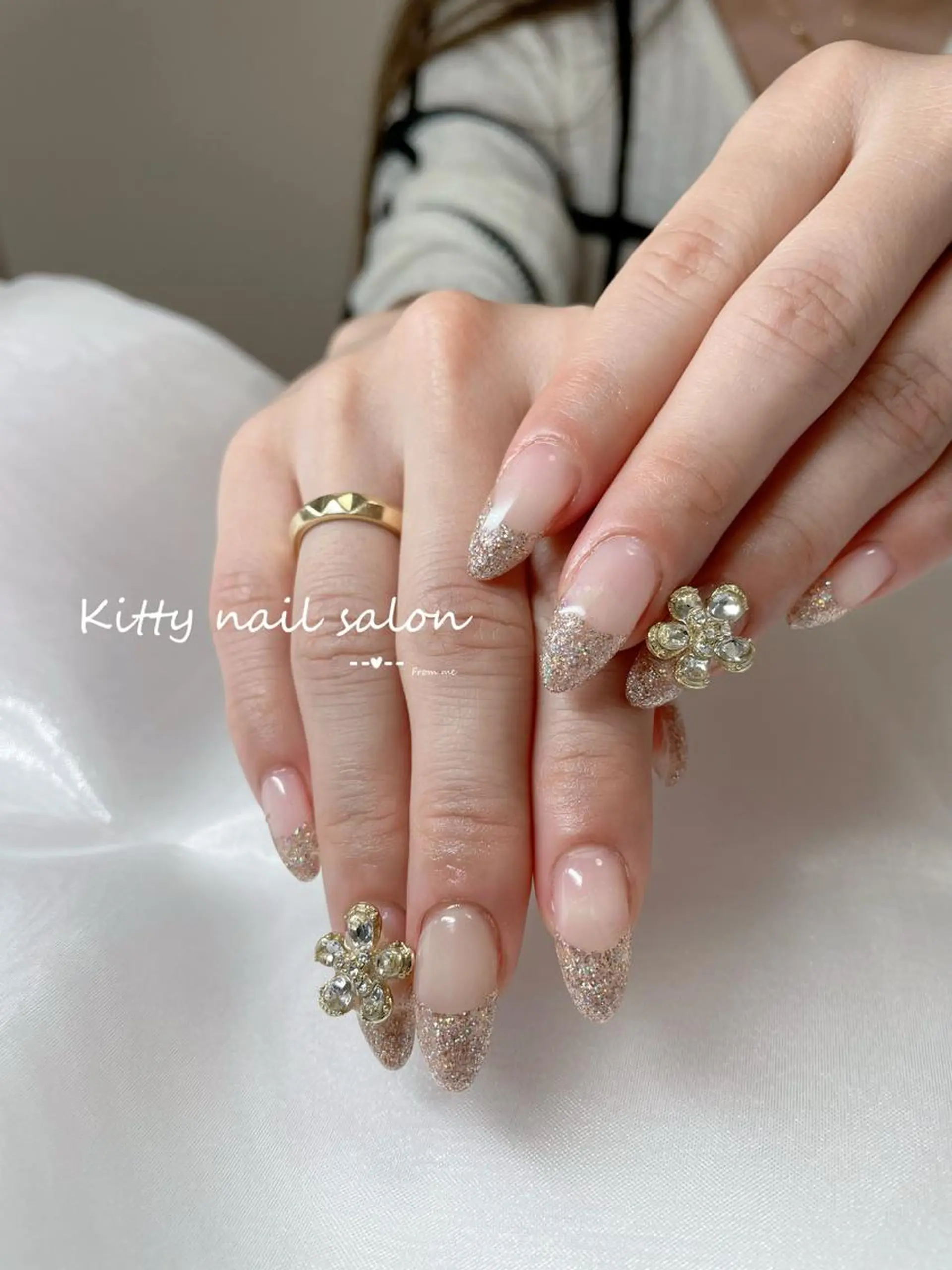 ネイル ストーンネイル kitty nail salonのネイルデザイン