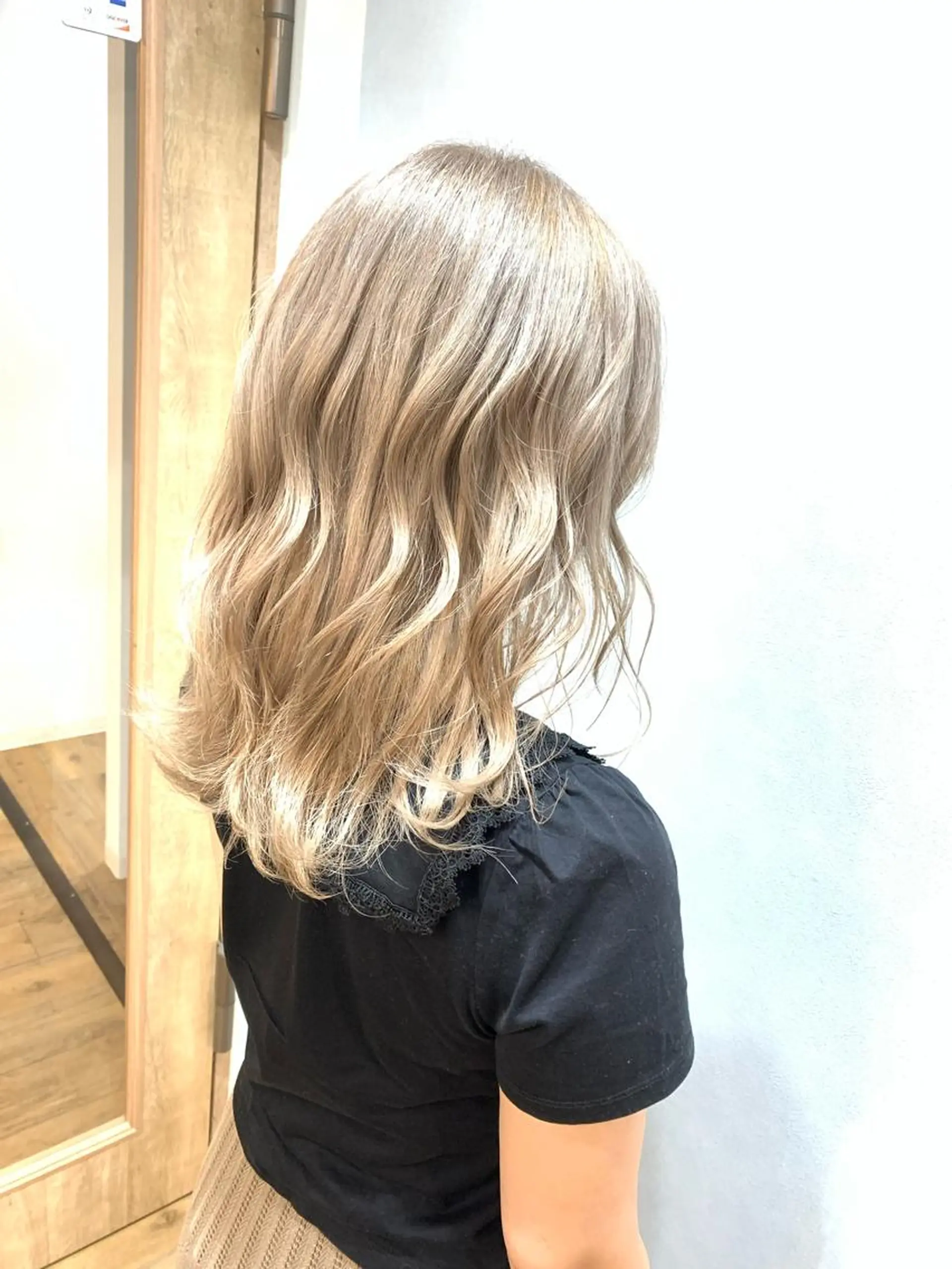 ミディアム カラー ヘアアレンジ 🔥ハイトーンカラー ギャルNAOKI🔥のヘアスタイル