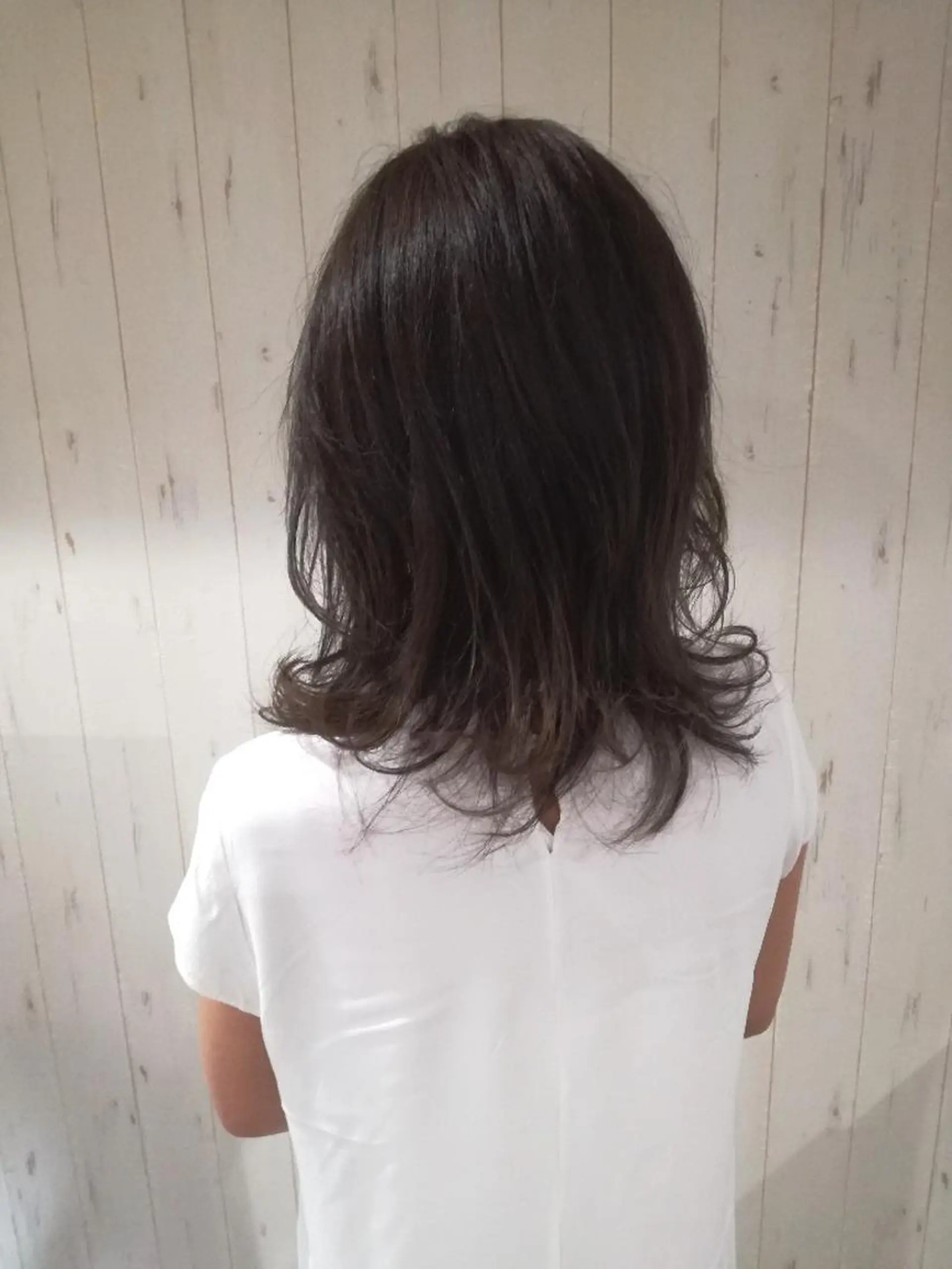 カラー ミディアム ダークグレー ダークグレージュ グレージュ 西川 敏夫のヘアスタイル