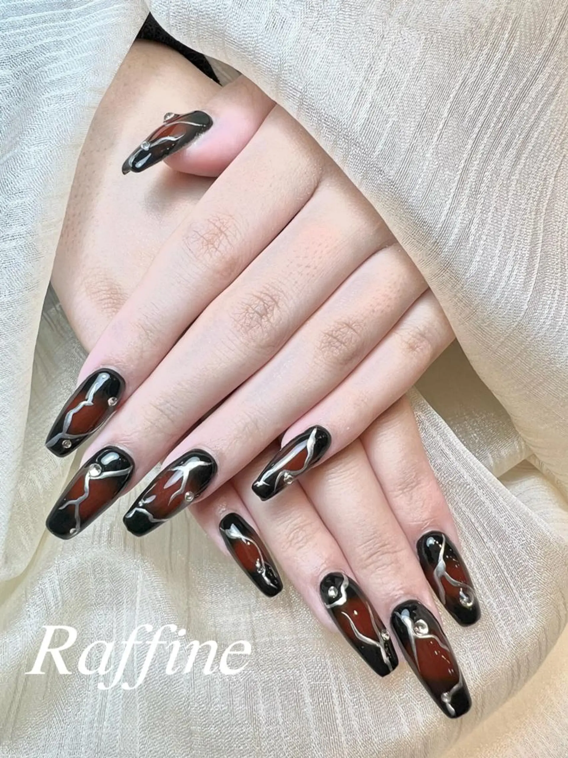 ネイル ハンドネイル フットネイル ハンドケア RAFFINE haru🦋🩵のネイルデザイン