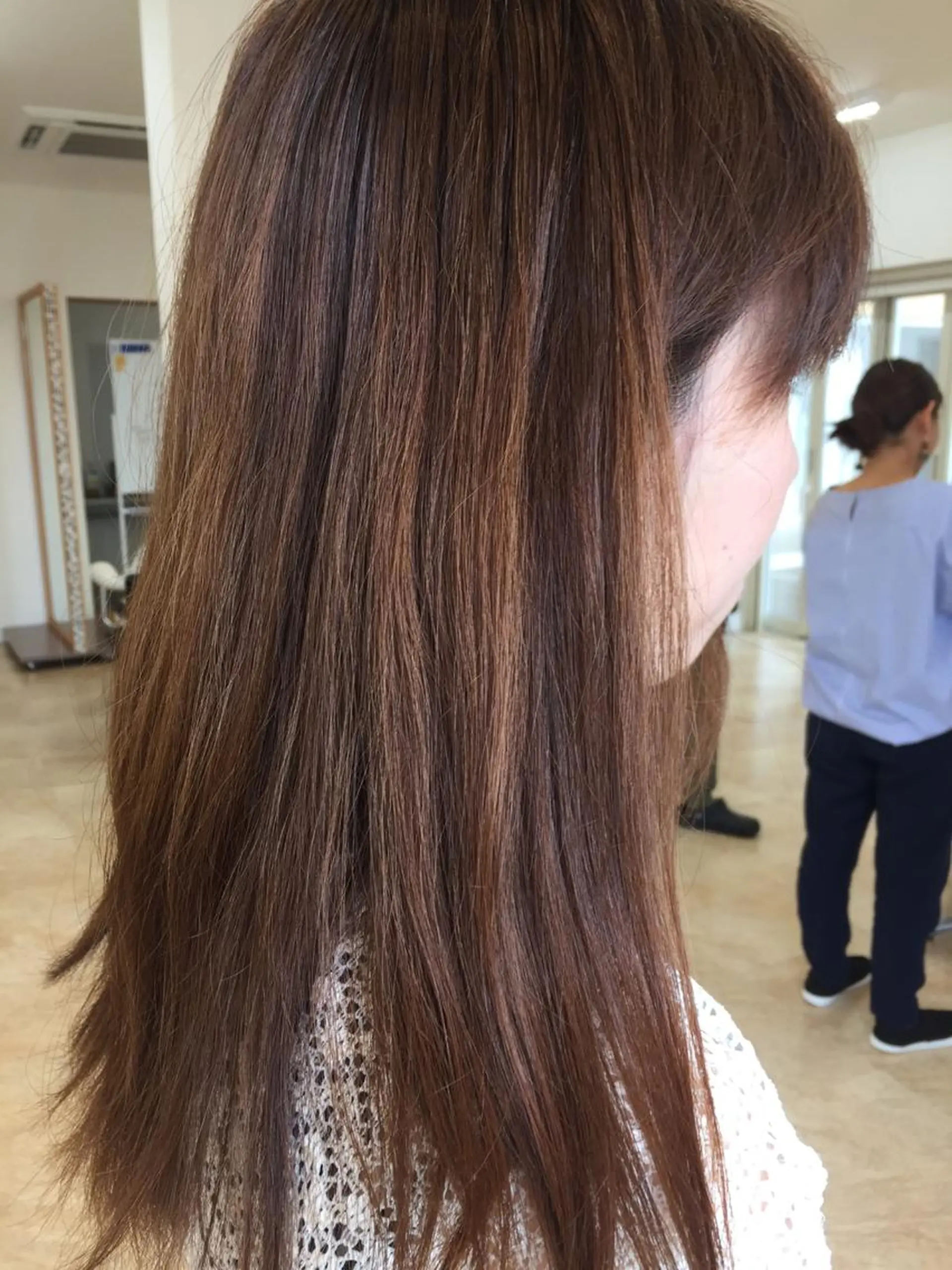 セミロング カラー 髪質改善・修復 成瀬由賀里のヘアスタイル