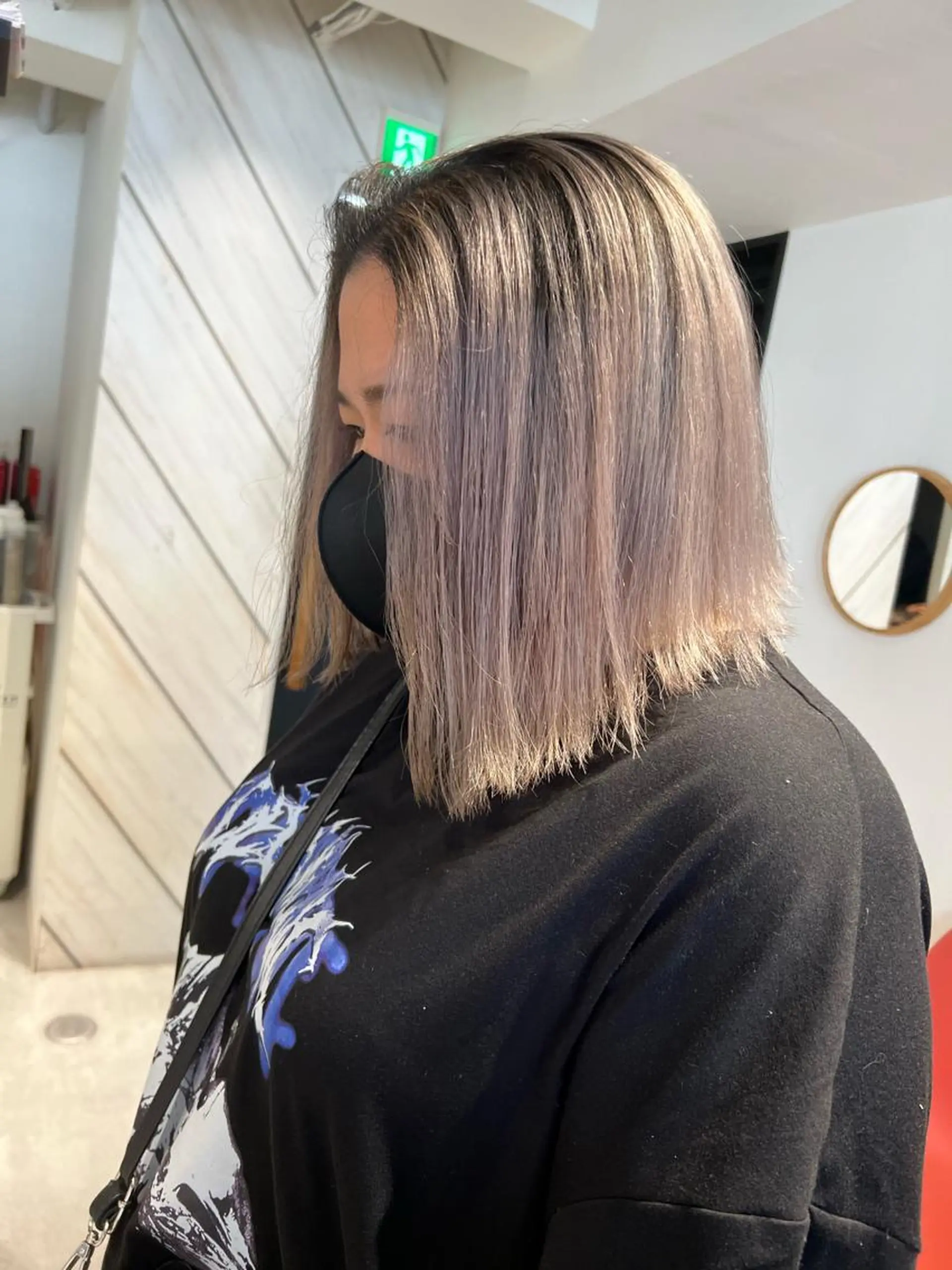 セミロング デザイン🥇複雑履歴 ハイトーン特化のヘアスタイル