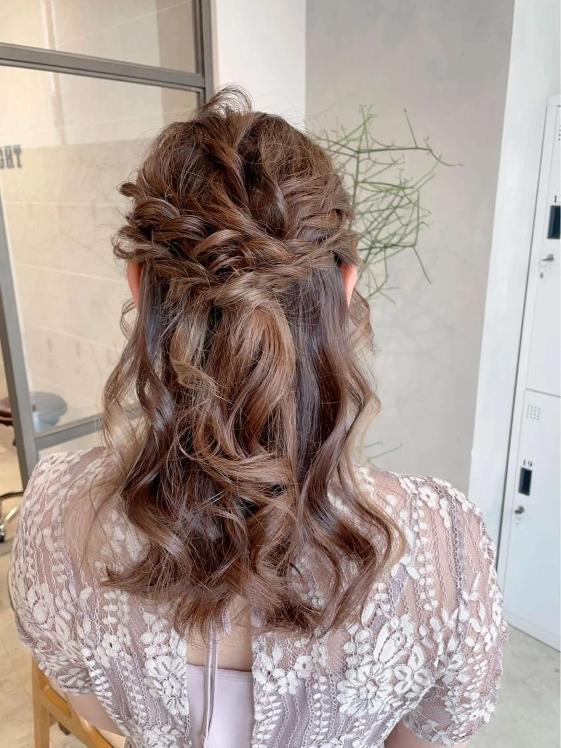 ミディアム ヘアアレンジ ハーフアップ ボブ 髪飾り 透明感カラー✨艶髪 制作🌱山根あゆみのヘアスタイル