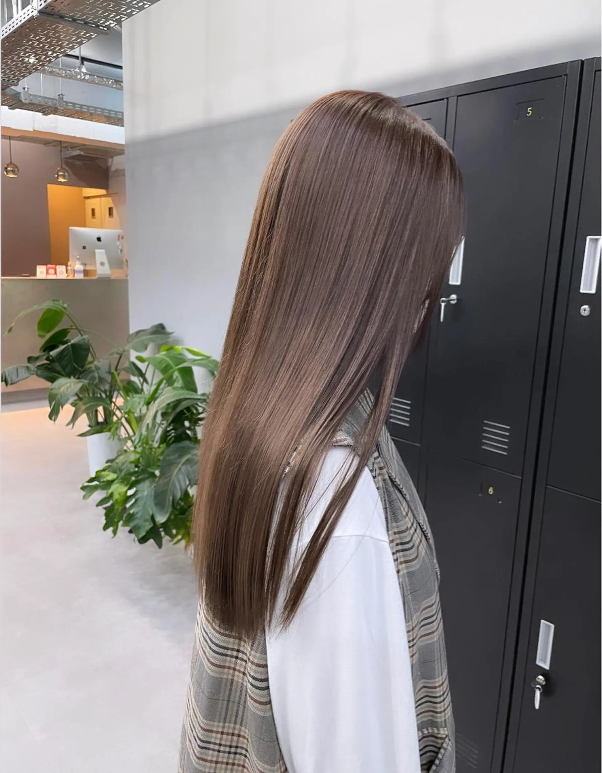 ロング カラー カット ヘアカラー ミルクティーベージュ ❤︎レイヤー　MIAのヘアスタイル