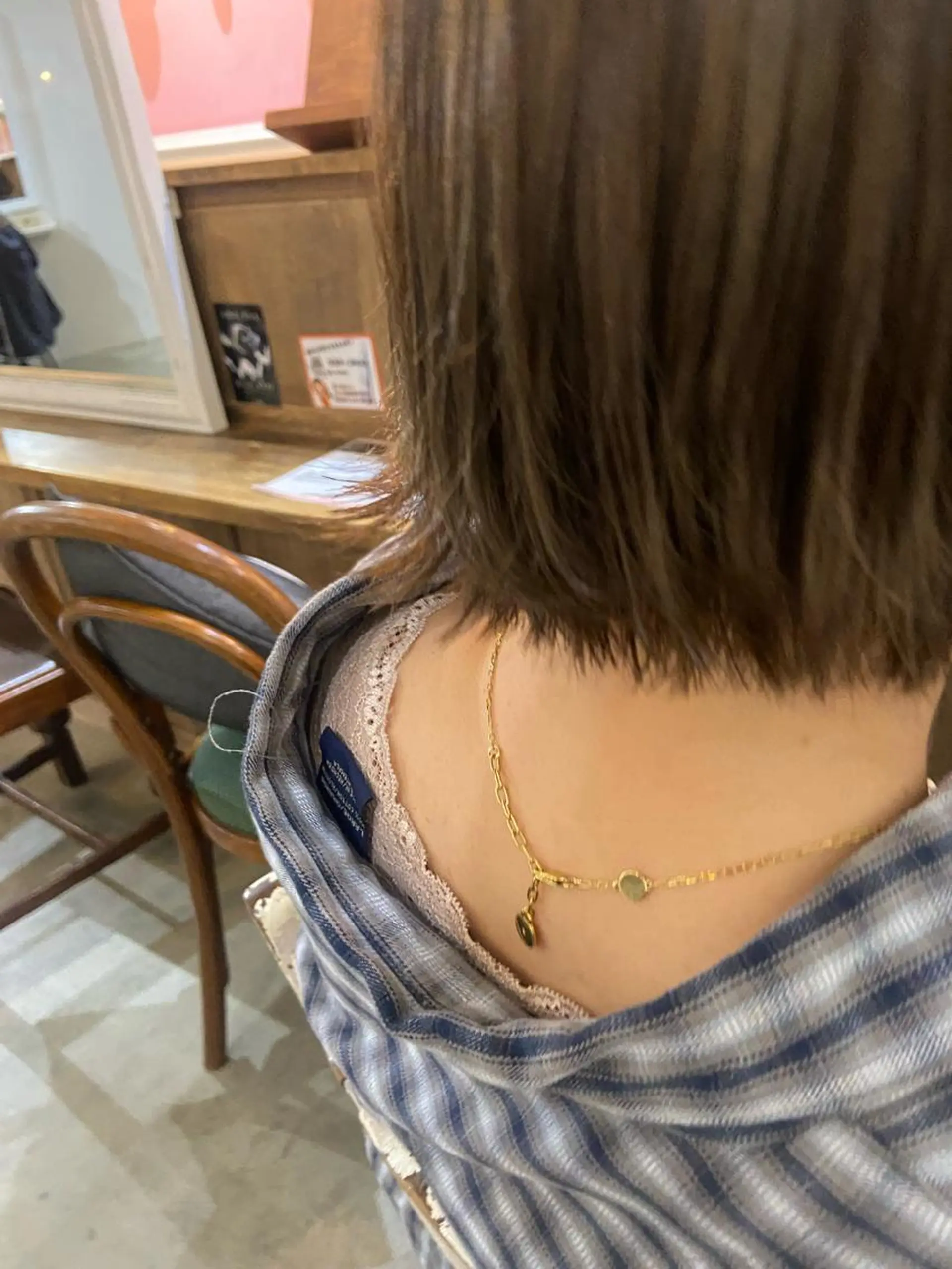 ショート ボブ 外ハネヘア なつめ🐶ショート ベージュカラーのヘアスタイル