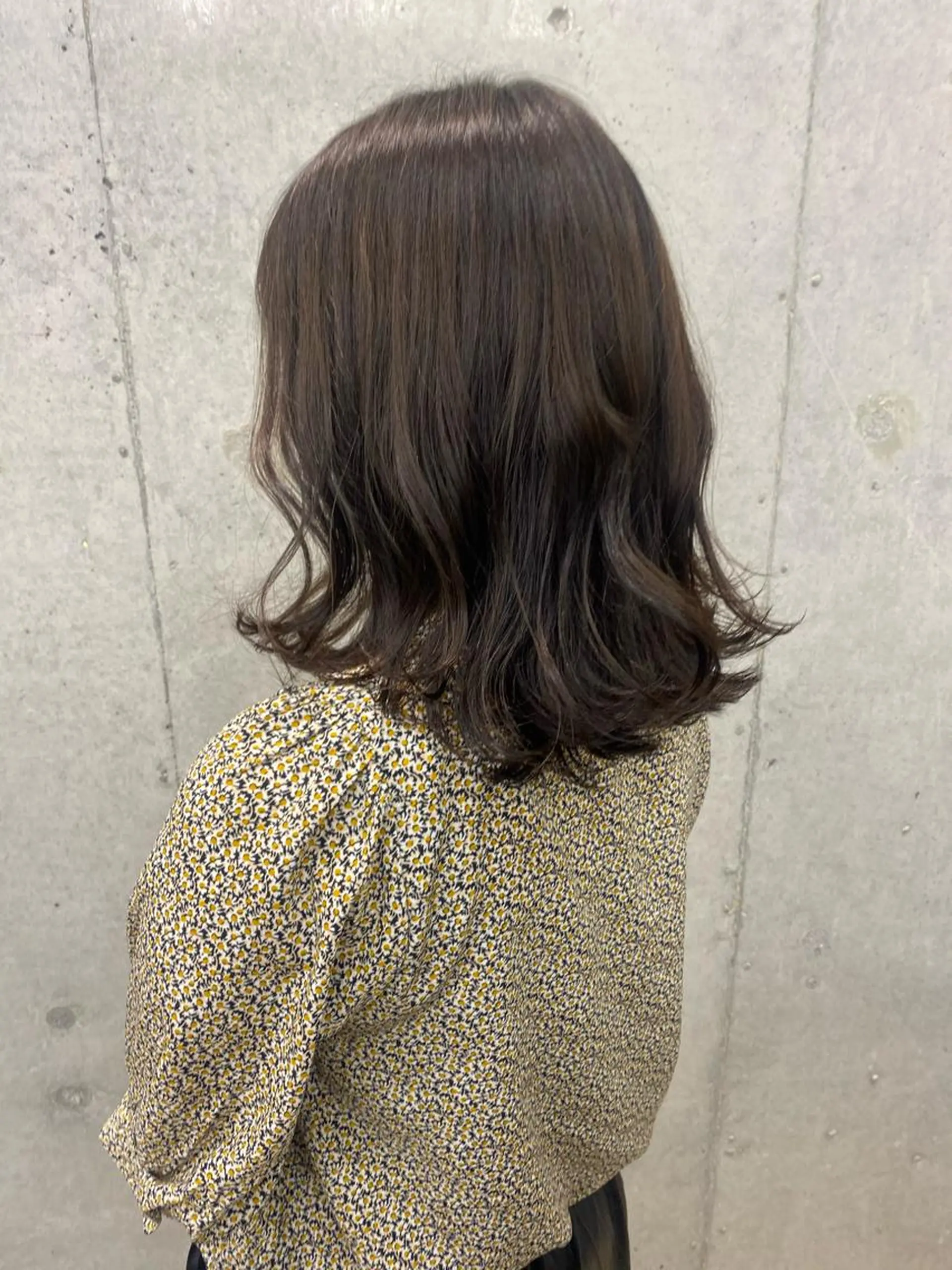 ミディアム カラー オリーブ/アッシュ やわらか透明感カラーのヘアスタイル