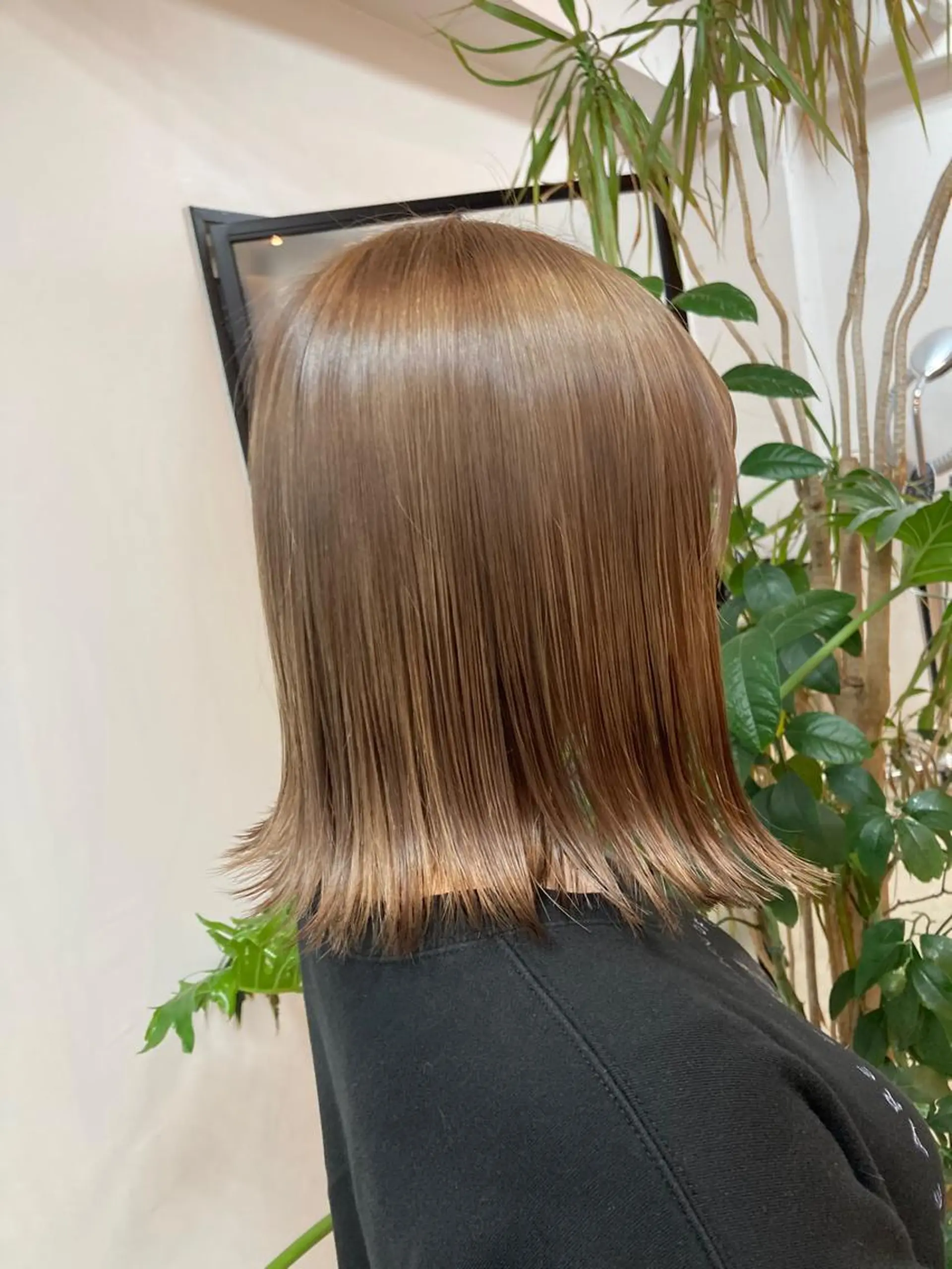 ミディアム カラー ベージュカラー ブリーチ 阪口 依美奈のヘアスタイル