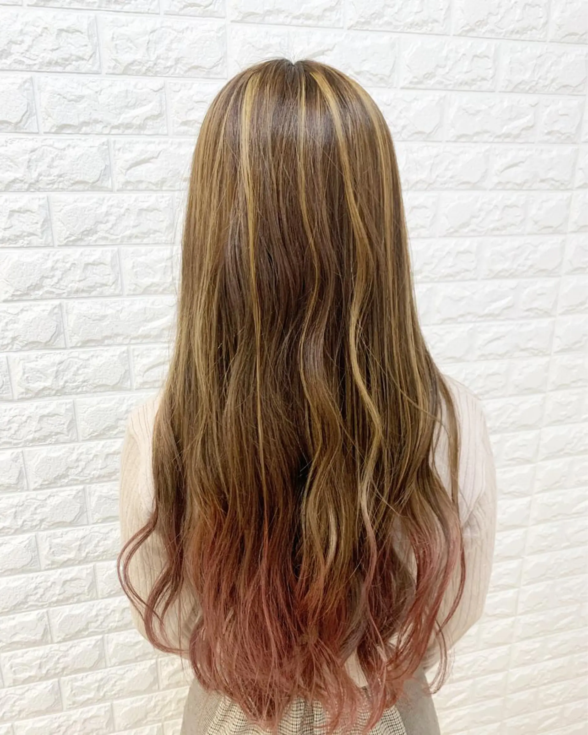 ロング カラー グラデーションカラー ヘアカラー トリートメント 福森 みずきのヘアスタイル