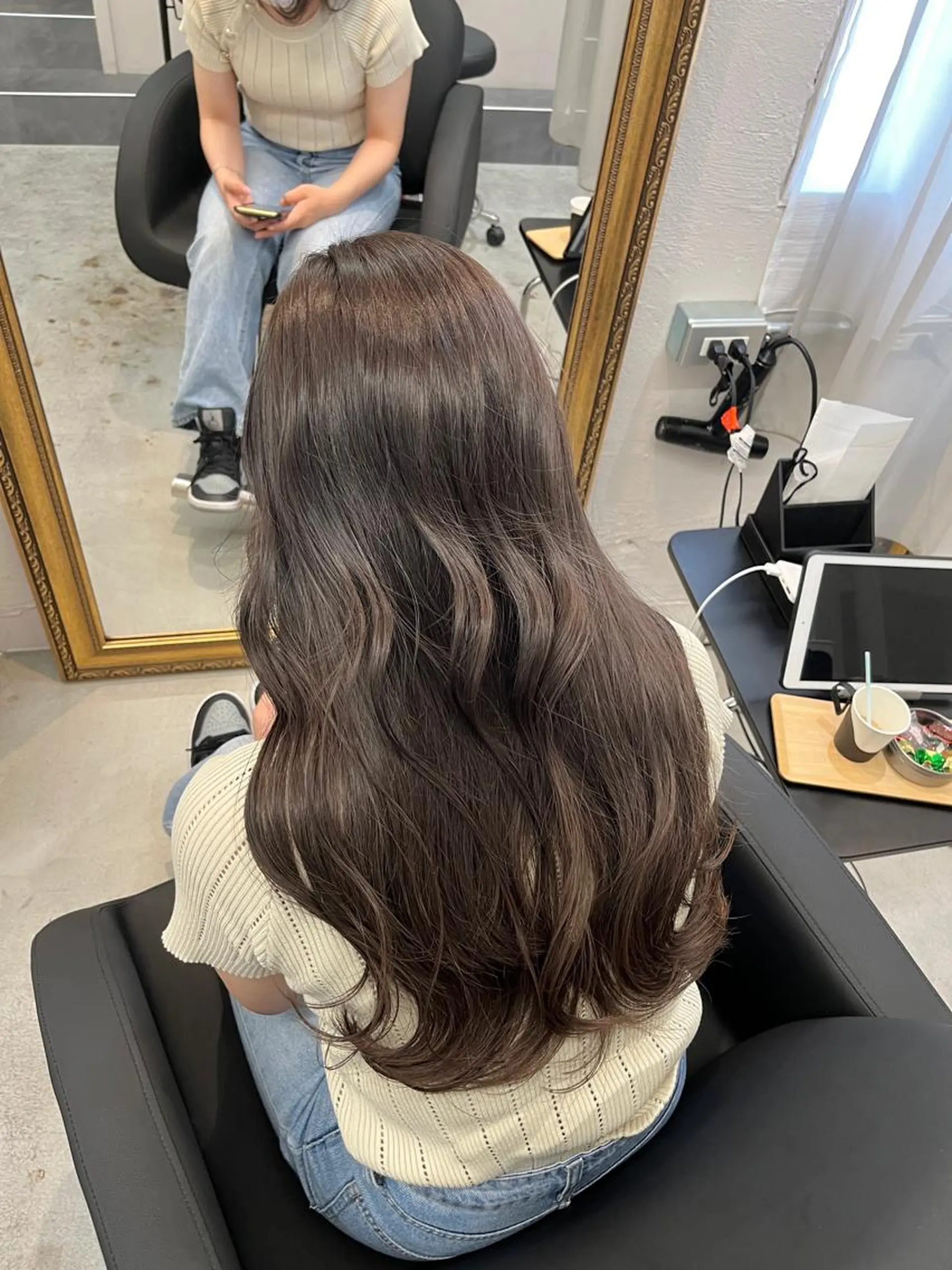 ロング カラー グレージュ REAL【レアル】所属・グレージュ/透け感 カラー/透明感カラーのヘアスタイル