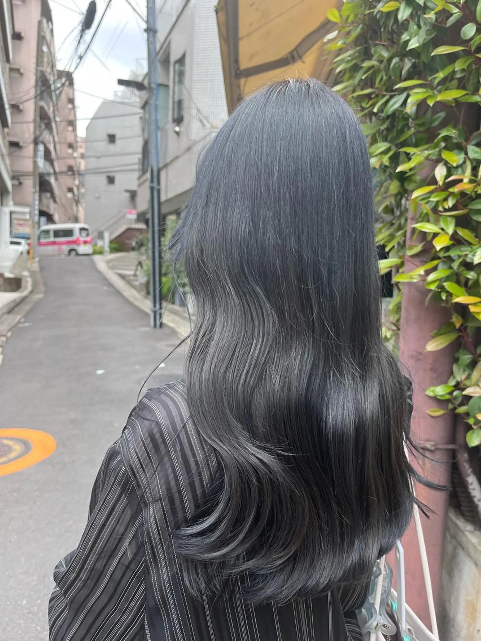 ロング カラー ブルーカラー ブルーグレー ブルーグレージュ ブルージュ グレージュ カット ヘアカラー トリートメント ヘッドスパ ヘアセット カジュアルを女っぽく 𝗮𝘆𝗮𝗰𝗼のヘアスタイル