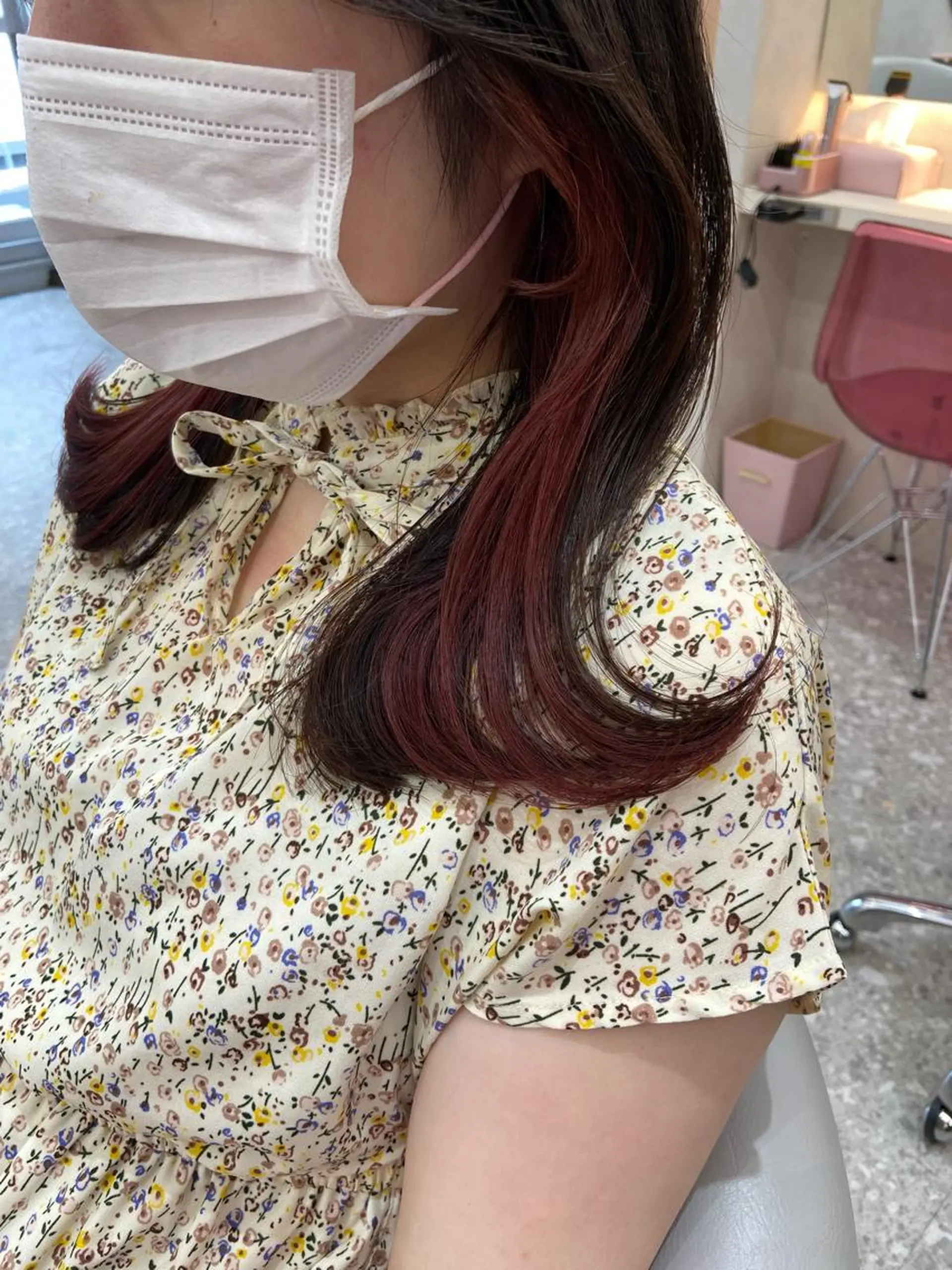 ミディアム カラー ベージュカラー イヤリングカラー インナーカラー ピンクカラー ピンクベージュ カット ヘアカラー トリートメント 新宿/韓国ヘア 中明度カラー/かやのヘアスタイル