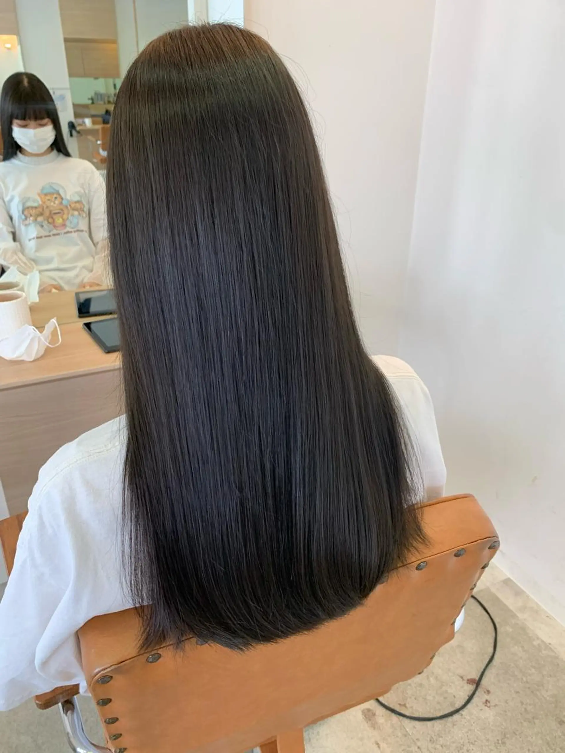 ロング カラー アッシュ ブリーチ ケアブリーチ 透明感カラー ダブルカラー カット ヘアカラー トリートメント モリシュンスケ /レイヤー/髪質改善のヘアスタイル