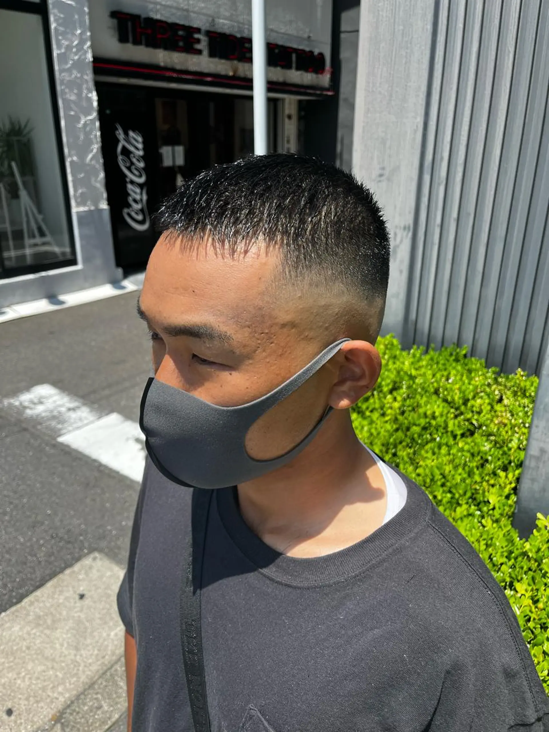 ショート メンズ フェードカット メンズハイトーン メンズパーマ &CREW スタッフのヘアスタイル