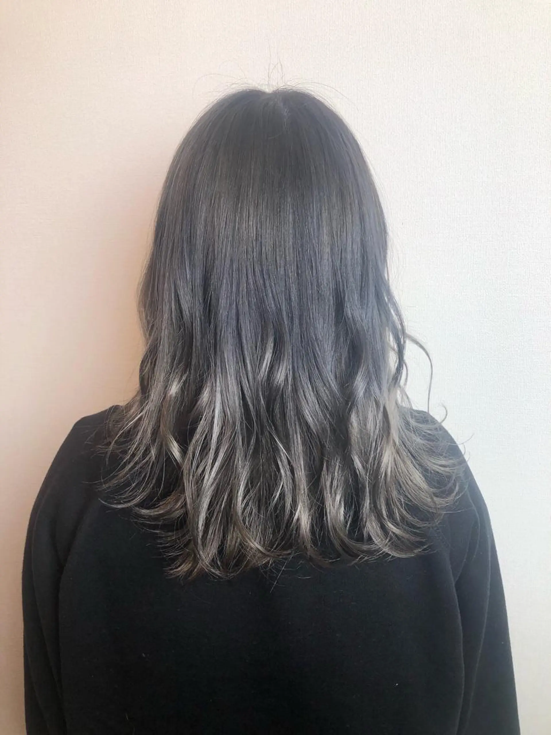 セミロング カラー ブリーチ グラデーションカラー 是枝 さくらのヘアスタイル