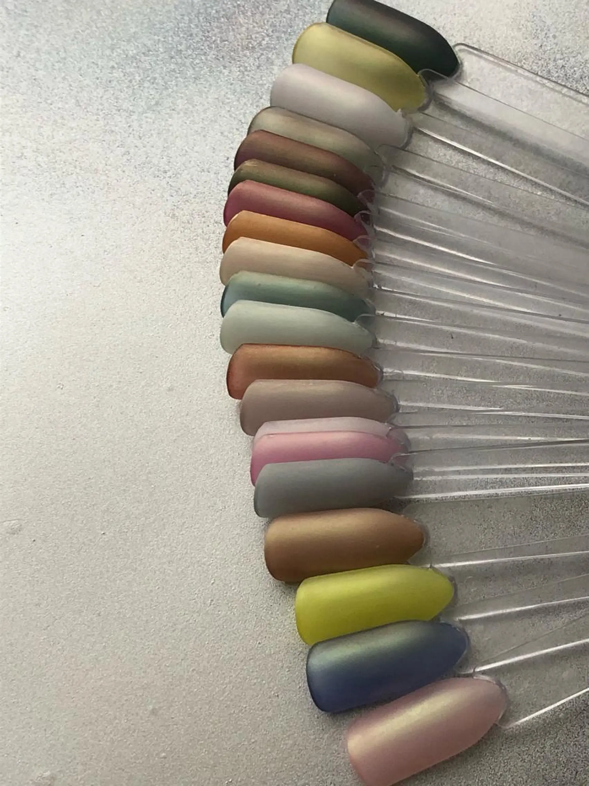 ネイル マットネイル ミラーネイル ワンカラーネイル 【GREY】 TAIRAのネイルデザイン