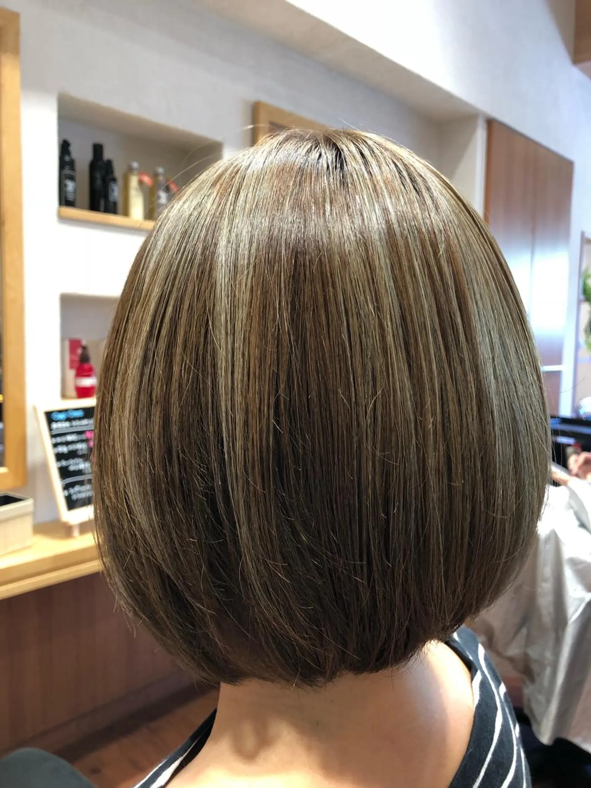 ショート カラー ハイライトカラー シルバー ボブ ハイライト SALOWIN神戸三宮店所属・【美髪を叶える】中谷 彰宏（アキ)のヘアスタイル