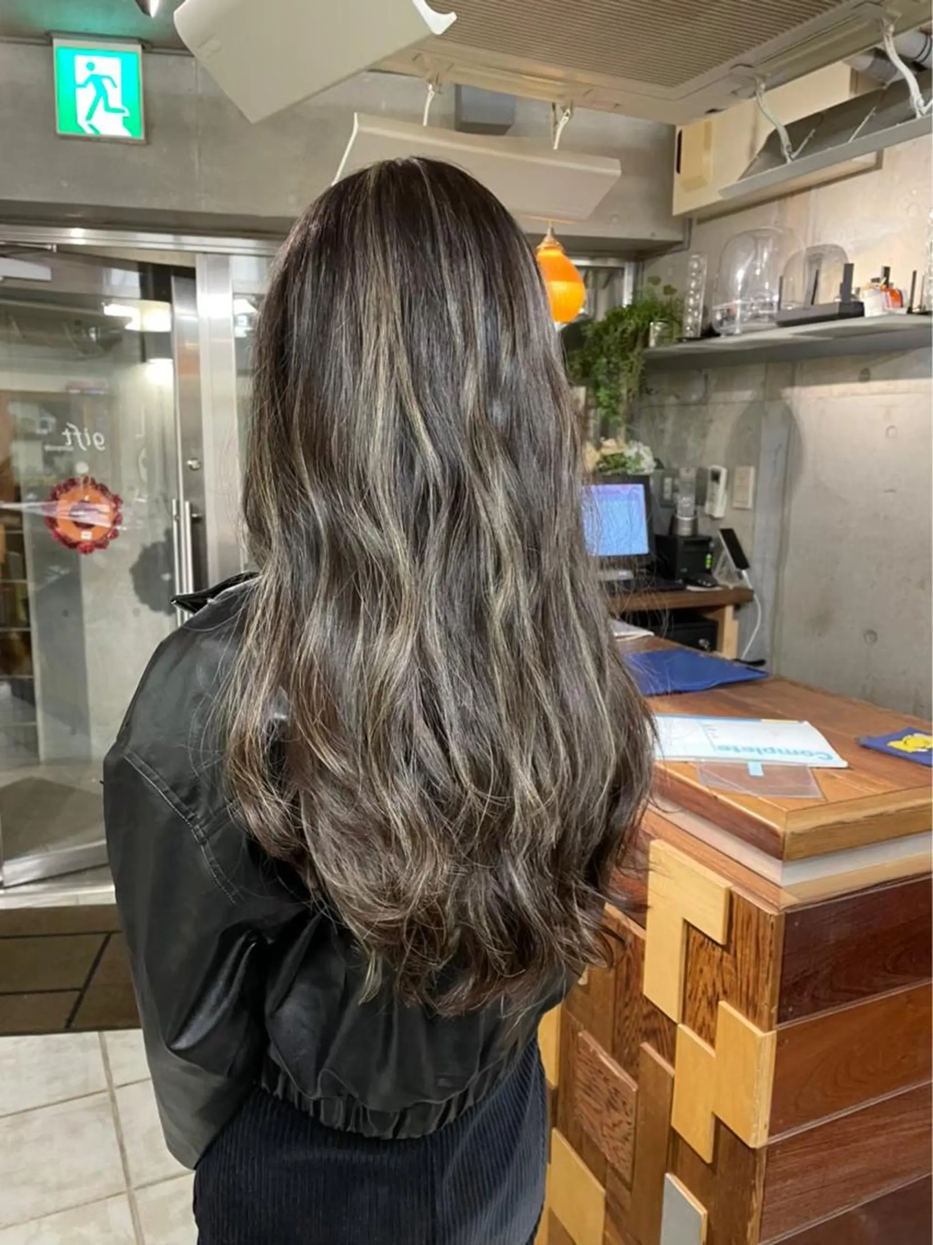 ロング ハイライト 土田かほ/本日🈳 透明感カラー🍃のヘアスタイル