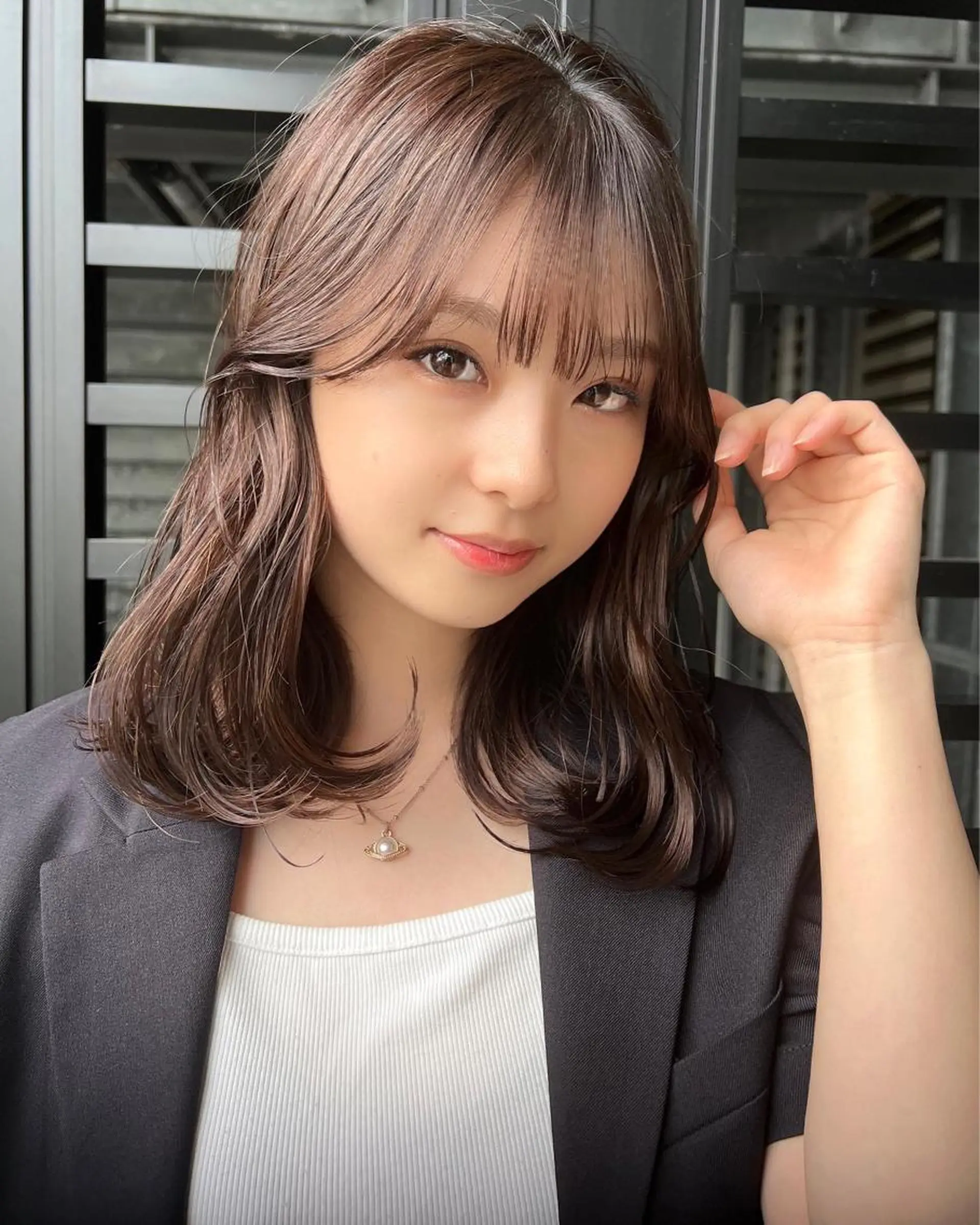 ミディアム カラー GiseL アンリのヘアスタイル