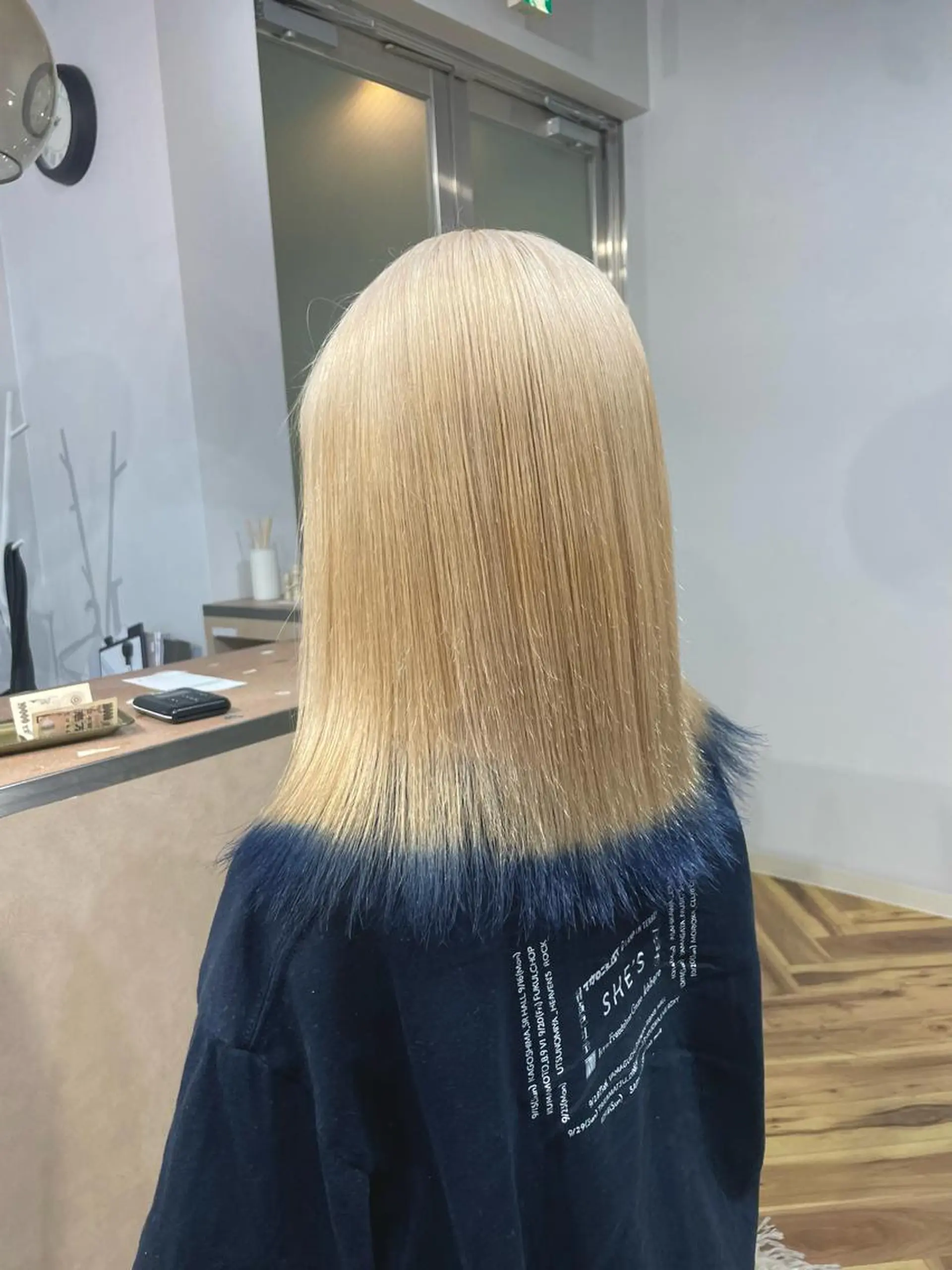 セミロング カラー ブロンド ブルーカラー ヘアカラー lani hair salon所属・SHOTO ハイトー ン/デザインカラーのヘアスタイル